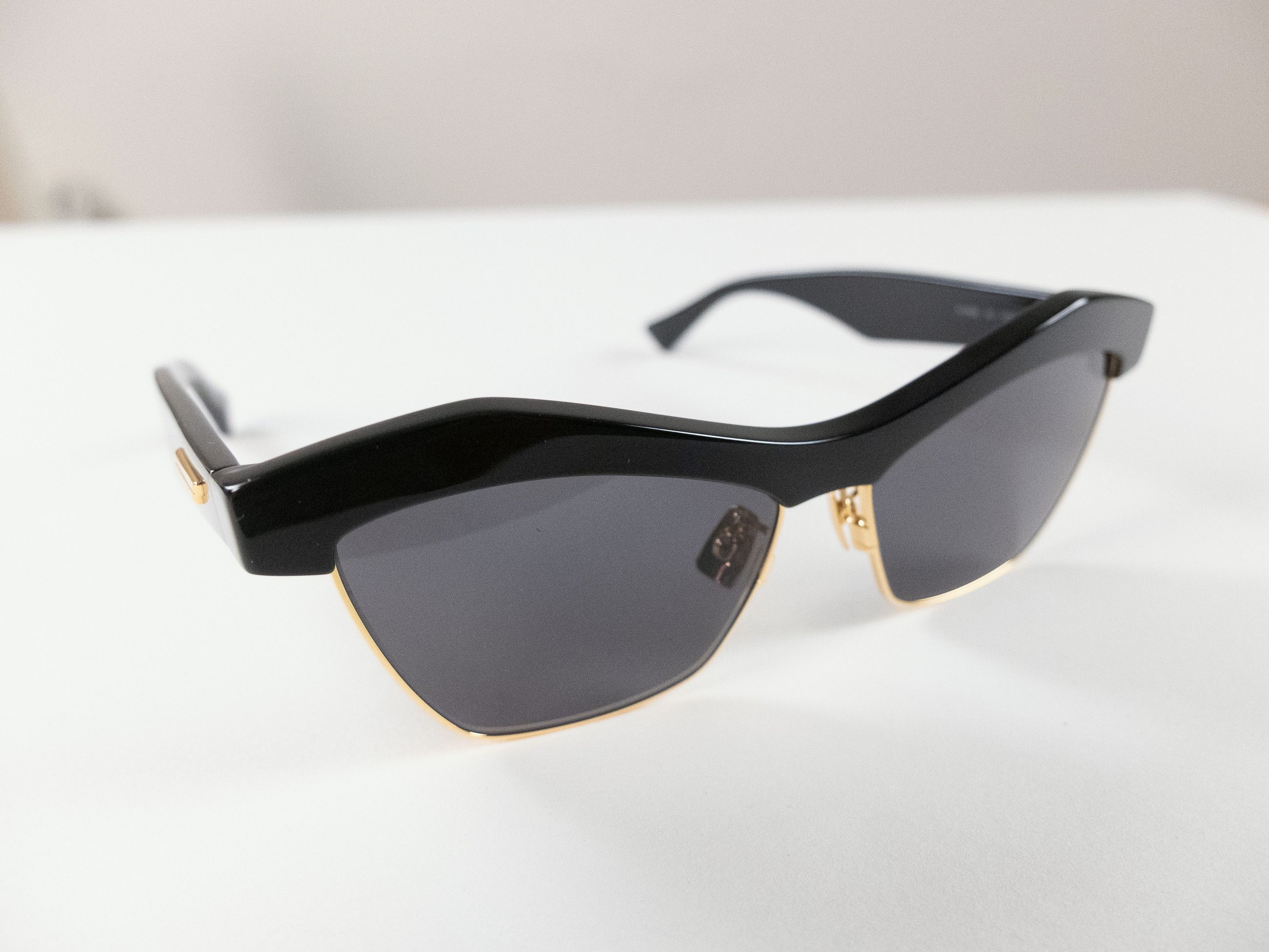 Bottega Veneta BOTTEGA VENETA black gold acetate & metal cat eye sunglasses Size ONE SIZE - 4 Thumbnail