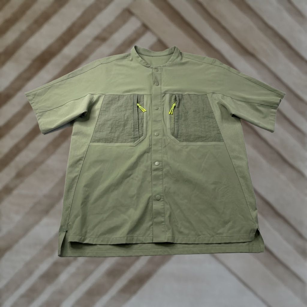 Lululemon Lululemon Water Repellent Hiking Short Sleeve Shirt Green M Men Size US M / EU 48-50 / 2 - 1 Thumbnail