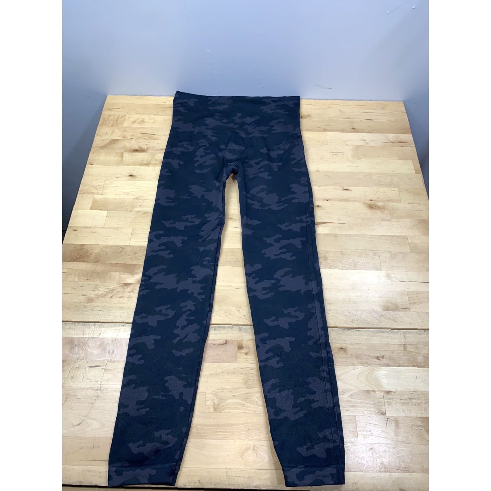 Spanx Spanx Leggings Womens L Capri Mid Rise Camouflage Multicolor Casual Colorful Capri Tights Womens Large Size 36" / US 14 / IT 50 - 2 Thumbnail