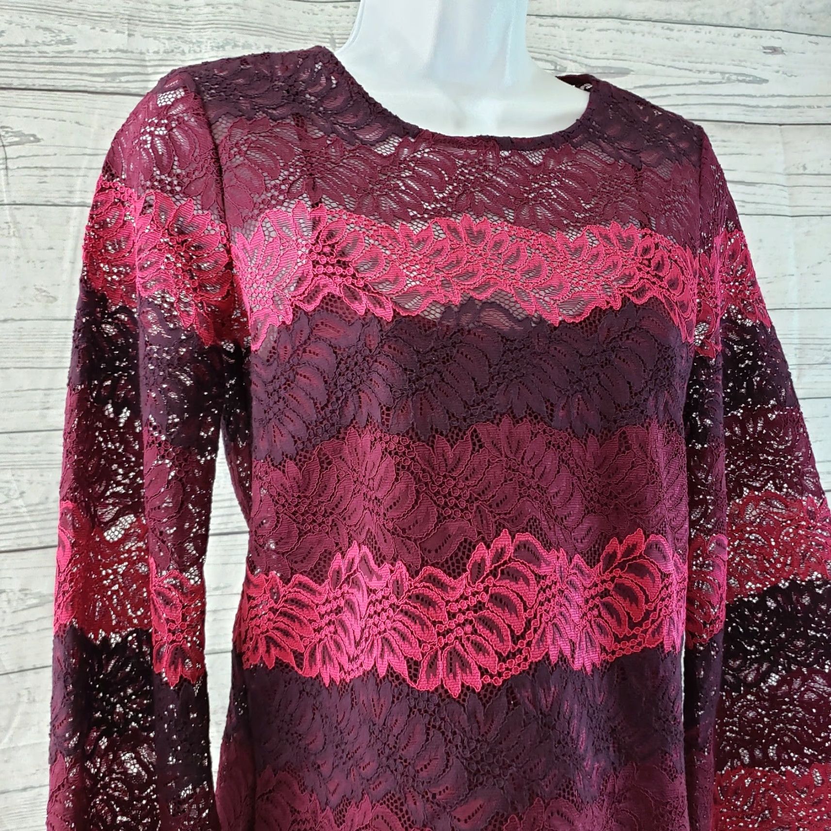 Banana Republic VINTAGE Banana Republic Womens Lace Top Sz XSP Pink Maroon Bell Sleeves Size XS / US 0-2 / IT 36-38 - 2 Thumbnail