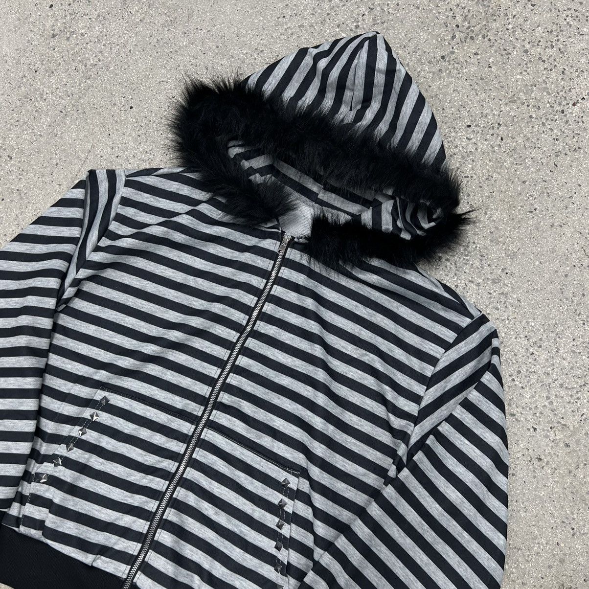 Japanese Brand Black and Grey Fur Lined Striped Hoodie Size US S / EU 44-46 / 1 - 2 Thumbnail