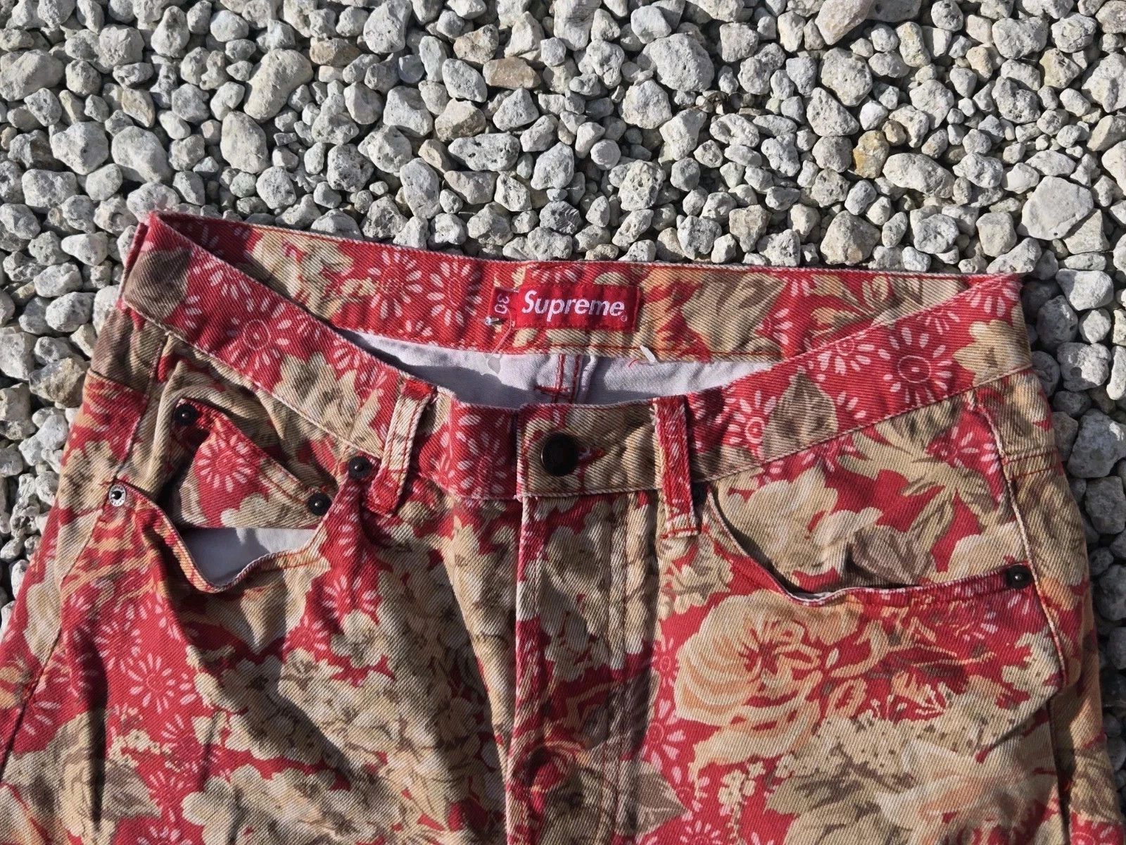 Supreme Supreme - Washed Regular Floral Jeans SS18 Size US 30 / EU 46 - 2 Thumbnail
