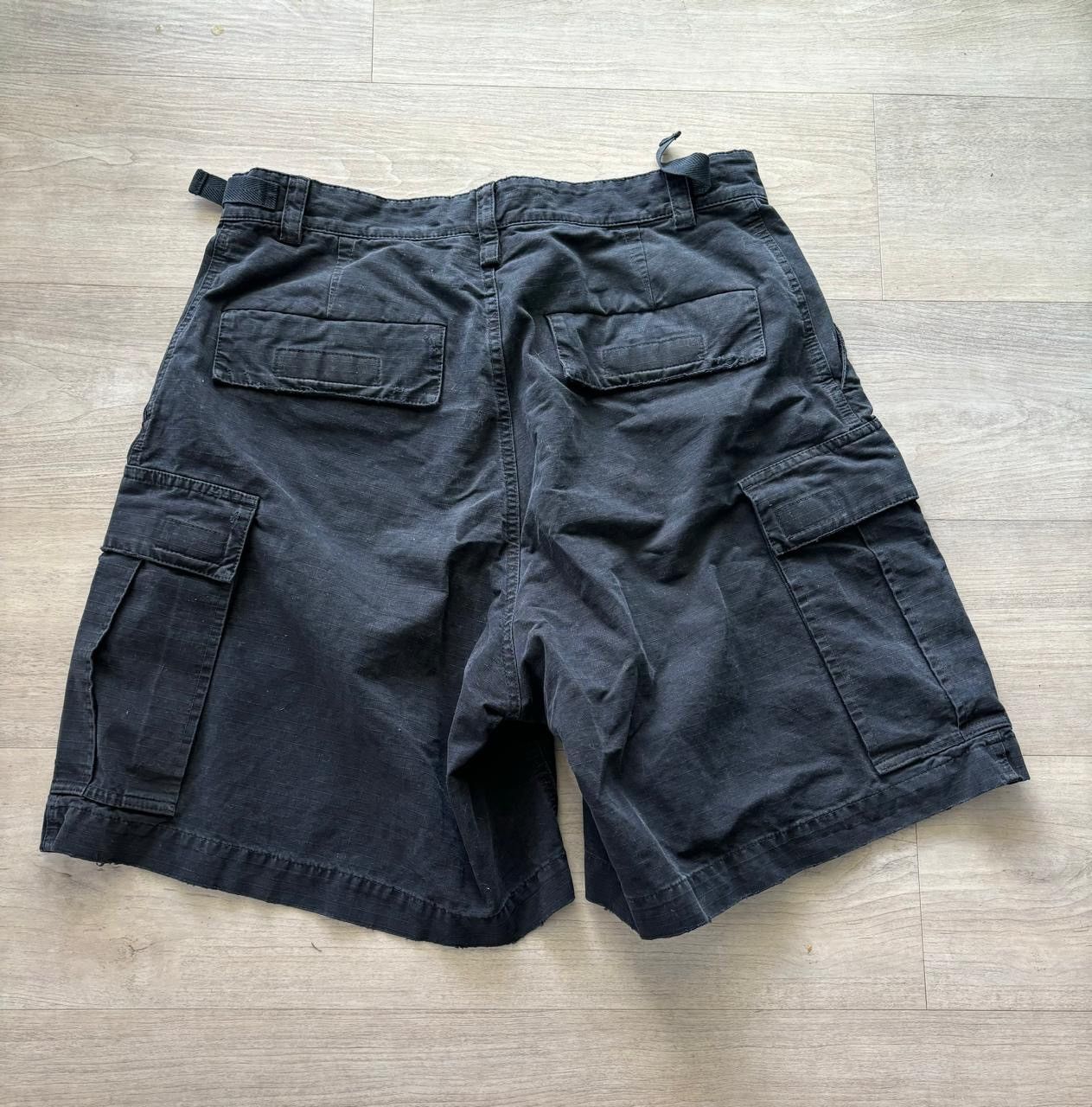 Balenciaga Balenciaga Distressed Cargo Shorts Size US 30 / EU 46 - 2 Thumbnail