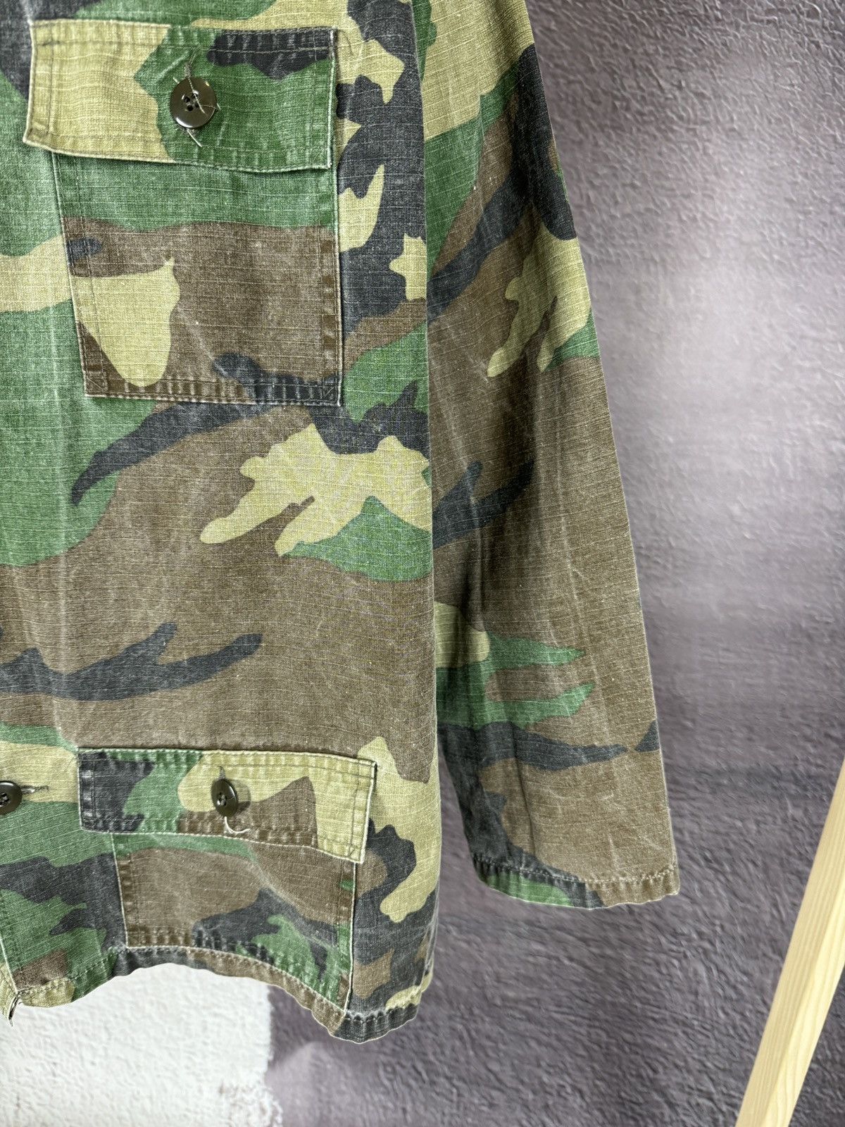 Vintage Military vintage 80s woodland us army camouflage shirt Size US S / EU 44-46 / 1 - 7 Thumbnail