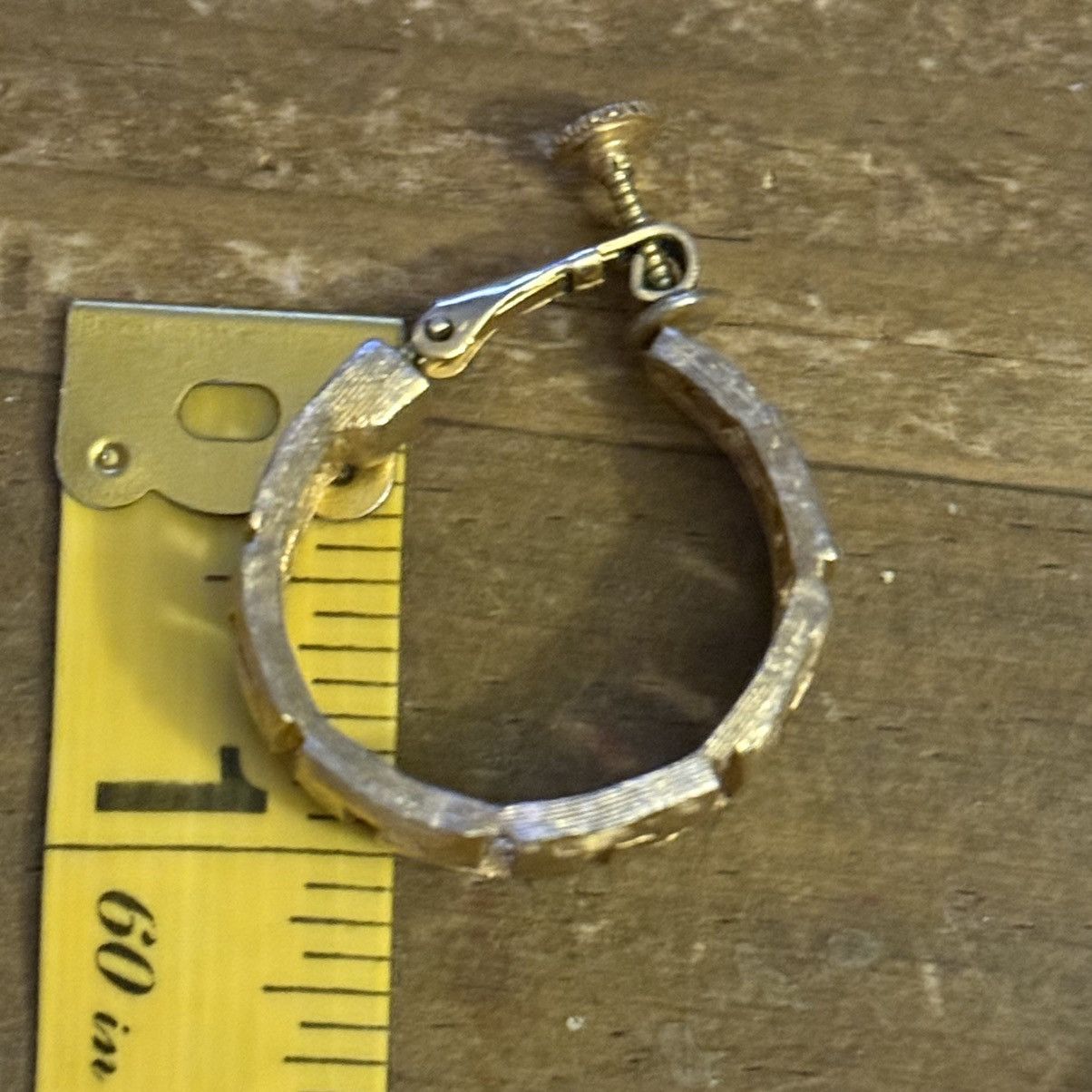 Vintage Vintage Napier gold tone Greek key screw back hoop earrings Size ONE SIZE - 6 Thumbnail