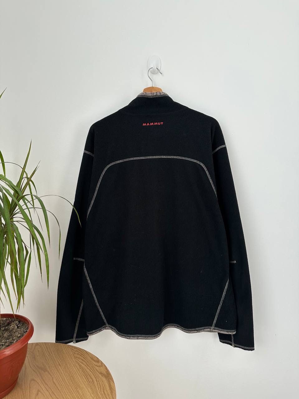 Mammut Vintage Mammut Black Outdoor Distressed Zip Hoodie Size US XL / EU 56 / 4 - 8 Thumbnail