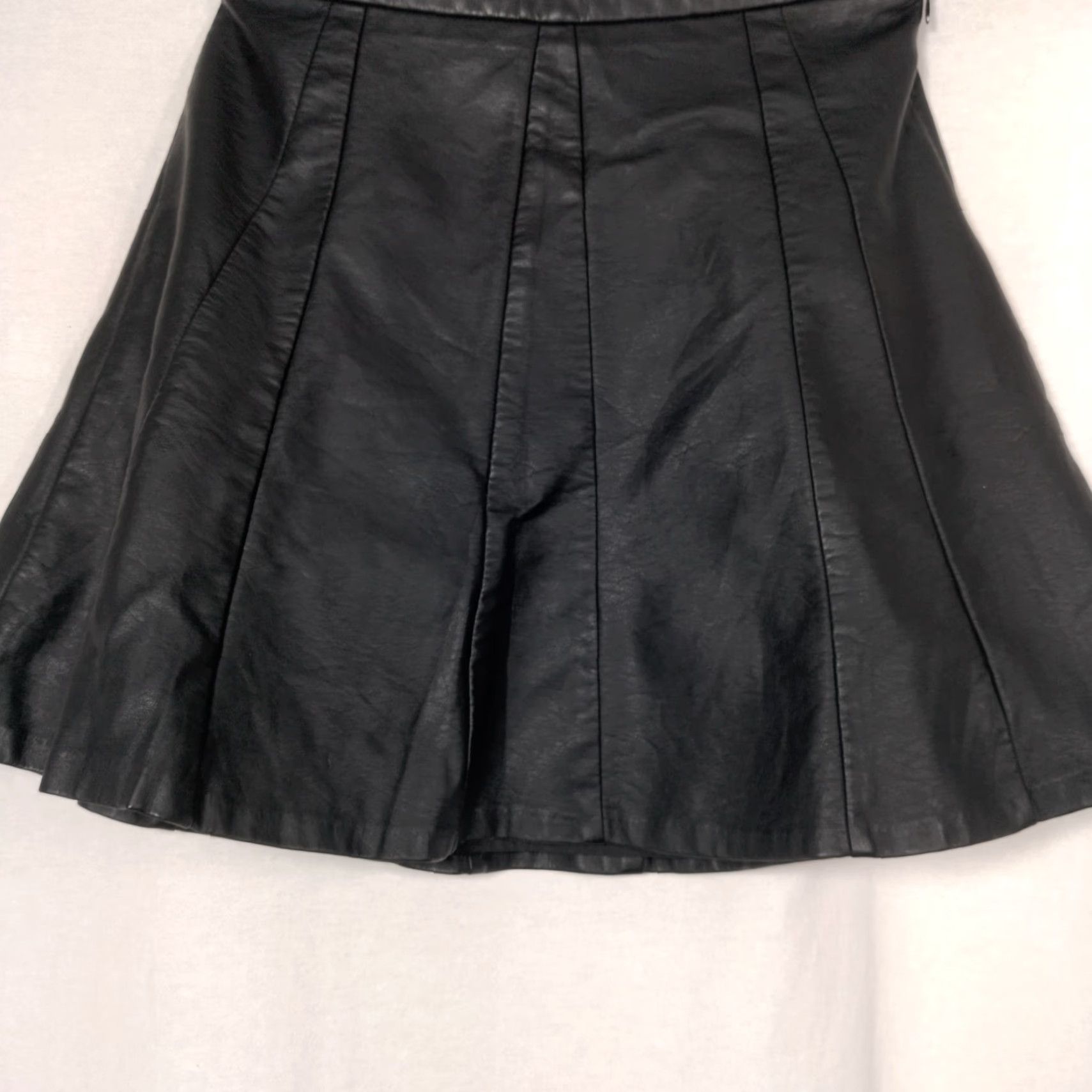 Express Express Skirt XS Black Mini Viscose PU Pleather Faux Leather Skater Biker Sexy Party Casual Womens Size 26" / US 2 / IT 38 - 4 Thumbnail