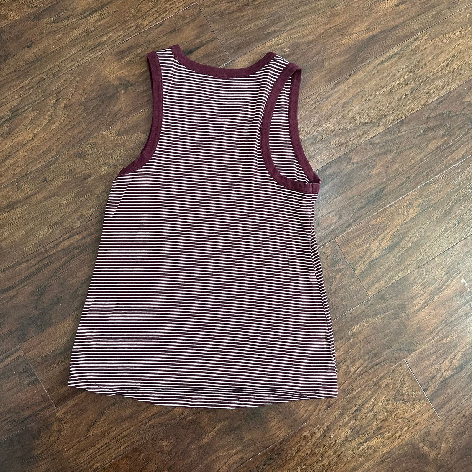 Old Navy Old Navy Classic Tank Top Size Medium Size M / US 6-8 / IT 42-44 - 2 Thumbnail