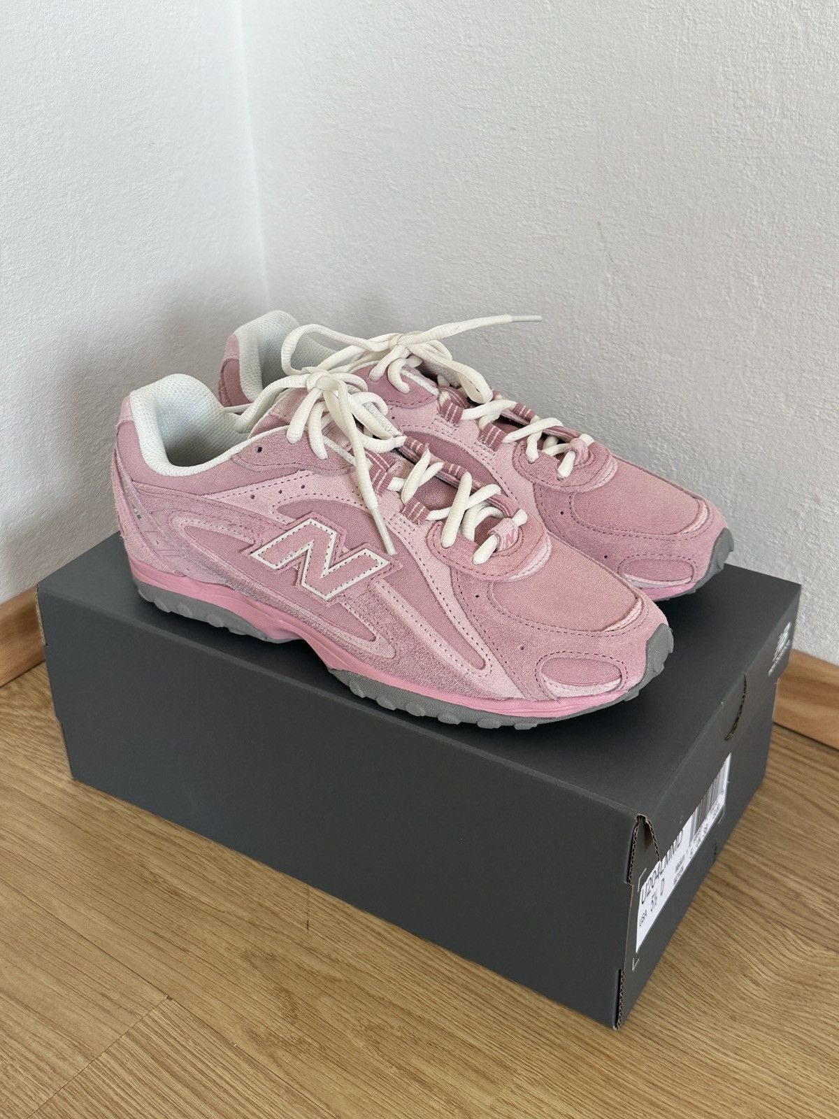Pastel pink 204L New Balance suede sneakers