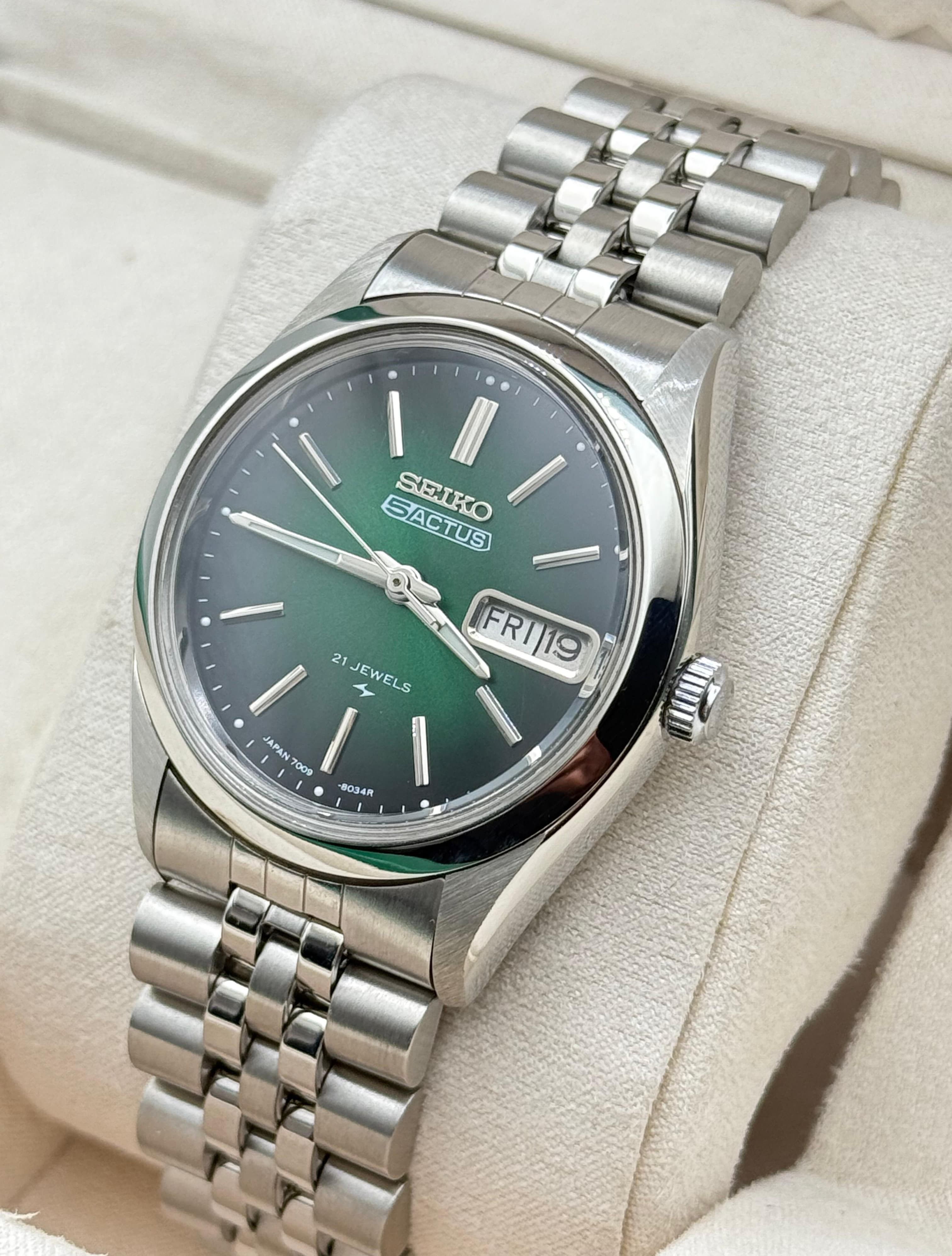 Japanese Brand Classic Men's Wrist Watch Size 36 - 3 Thumbnail