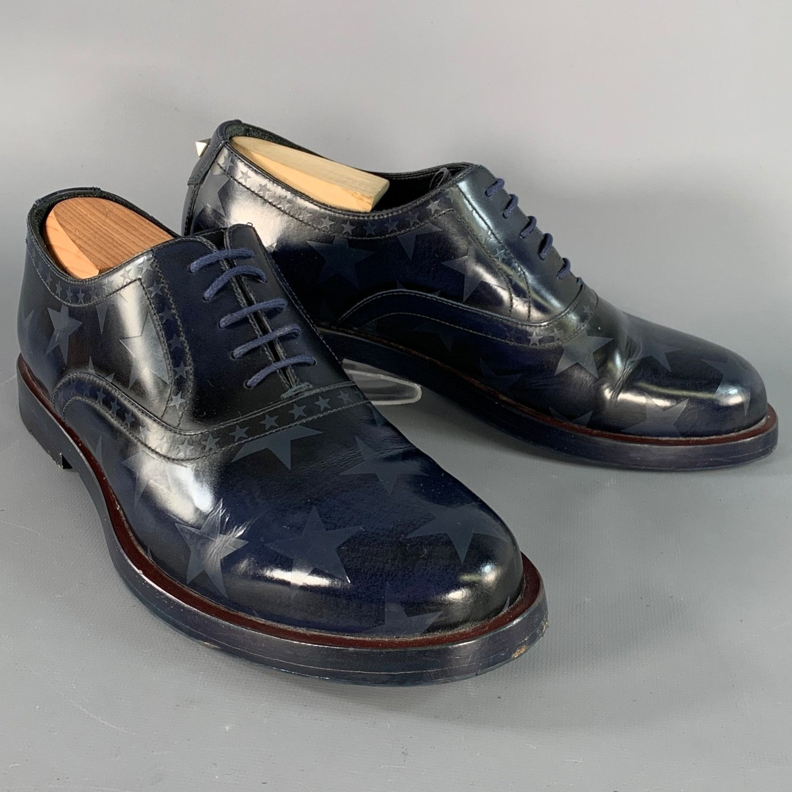 Valentino Size 7.5 Navy Embossed Stars Leather Oxford Lace-Up Shoes Size US 7.5 / EU 40-41 - 1 Thumbnail