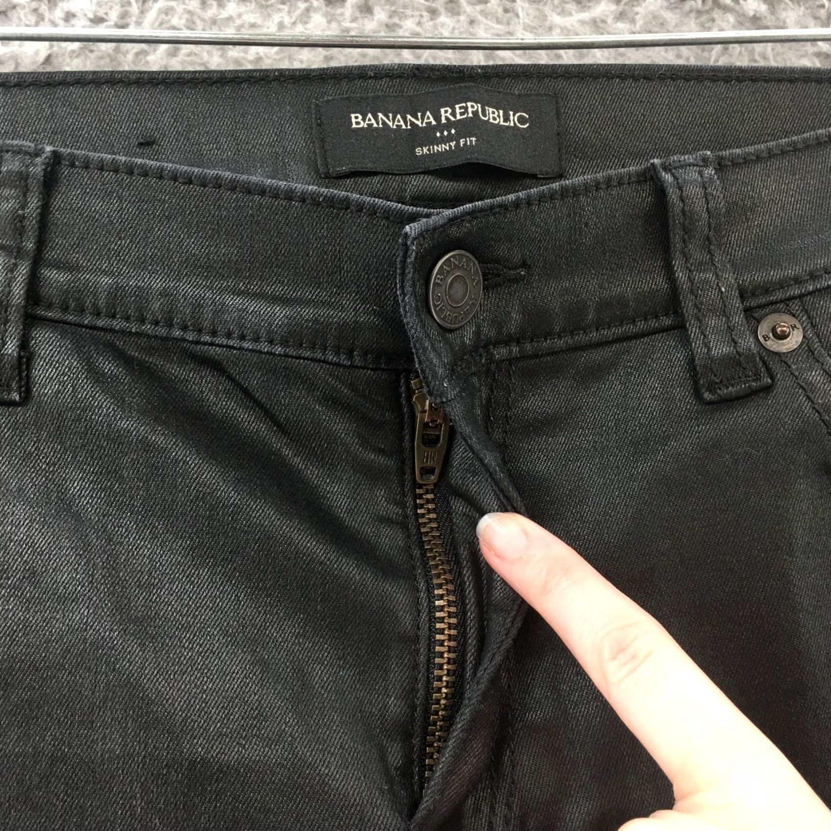 Banana Republic Banana Republic Skinny Jeans Womens 29x28.5 Black Cotton Blend 5-Pocket Design Zip Accents Button Size 42" / US 20 - 3 Thumbnail