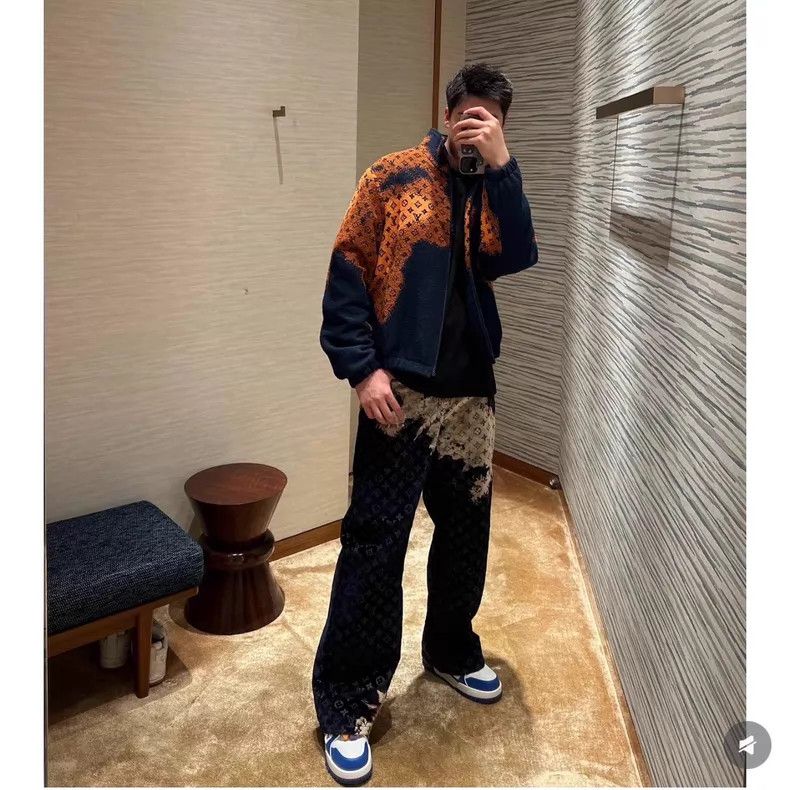 Louis Vuitton Louis Vuitton Logo Full Print Burning Cloud Jacket Size US S / EU 44-46 / 1 - 5 Thumbnail