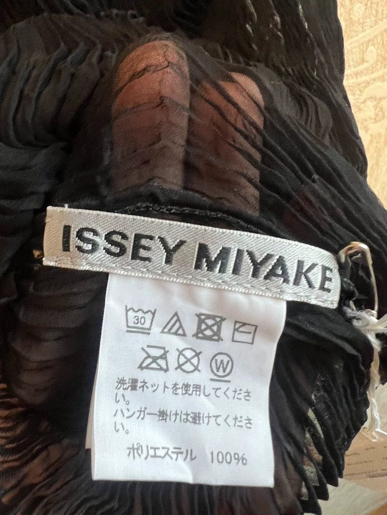 Issey Miyake Issey Miyake size:2 The main line is a black wicker short- Size XS / US 0-2 / IT 36-38 - 7 Thumbnail