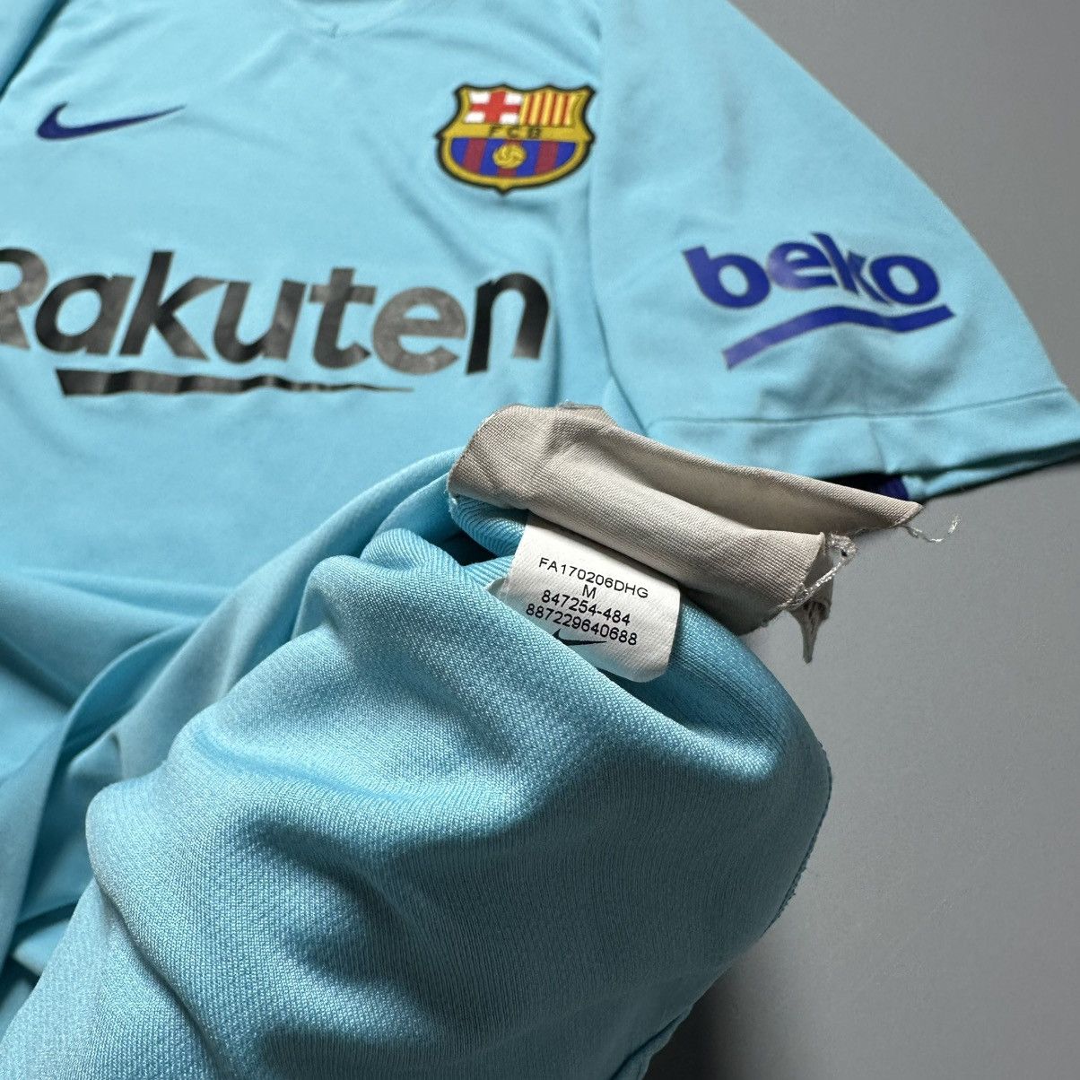 Nike BARCELONA NIKE 2017/2018 FOOTBALL AWAY JERSEY #10 MESSI Size US M / EU 48-50 / 2 - 13 Thumbnail