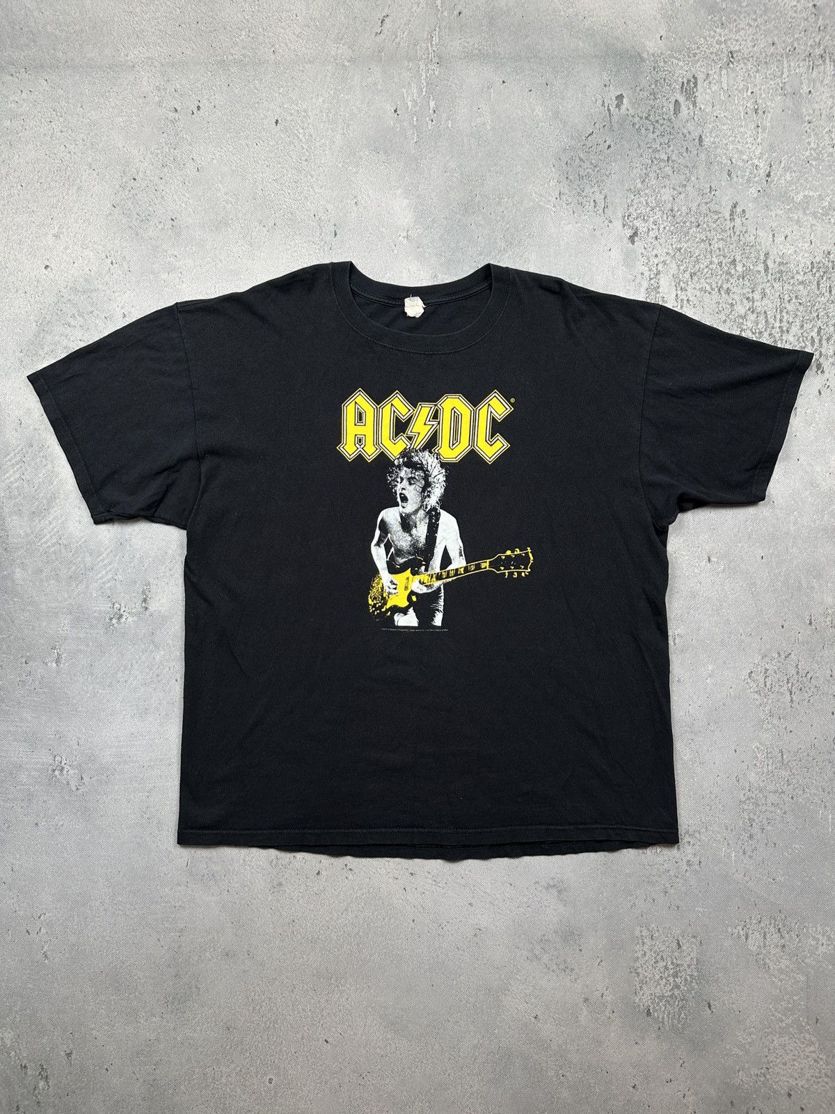Band Tees Vintage 2009 AC/DC Angus Young Graphic Band Tee Anvil Rock Size US XXL / EU 58 / 5 - 1 Thumbnail