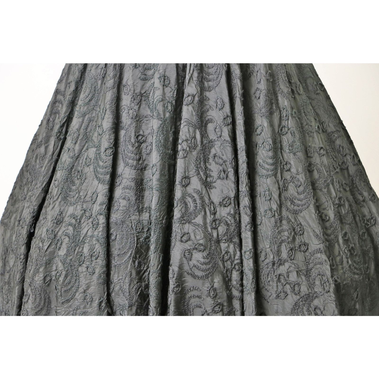 Vintage Vintage 1950s Textured Black Dress with Full Skirt Small Size S / US 4 / IT 40 - 6 Thumbnail