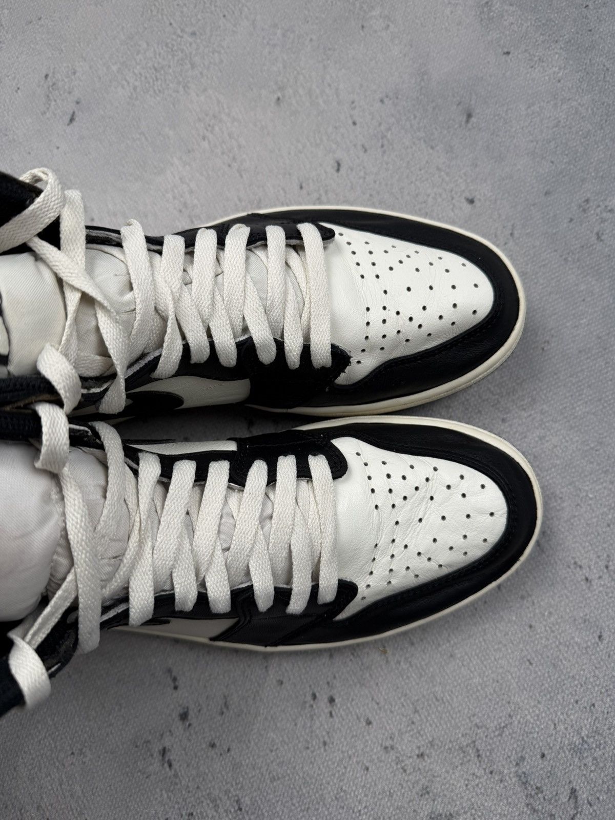 Jordan Brand Air Jordan 1 Retro High OG Dark Mocha Black White 2020 Men’s Size US 9.5 / EU 42-43 - 16 Thumbnail