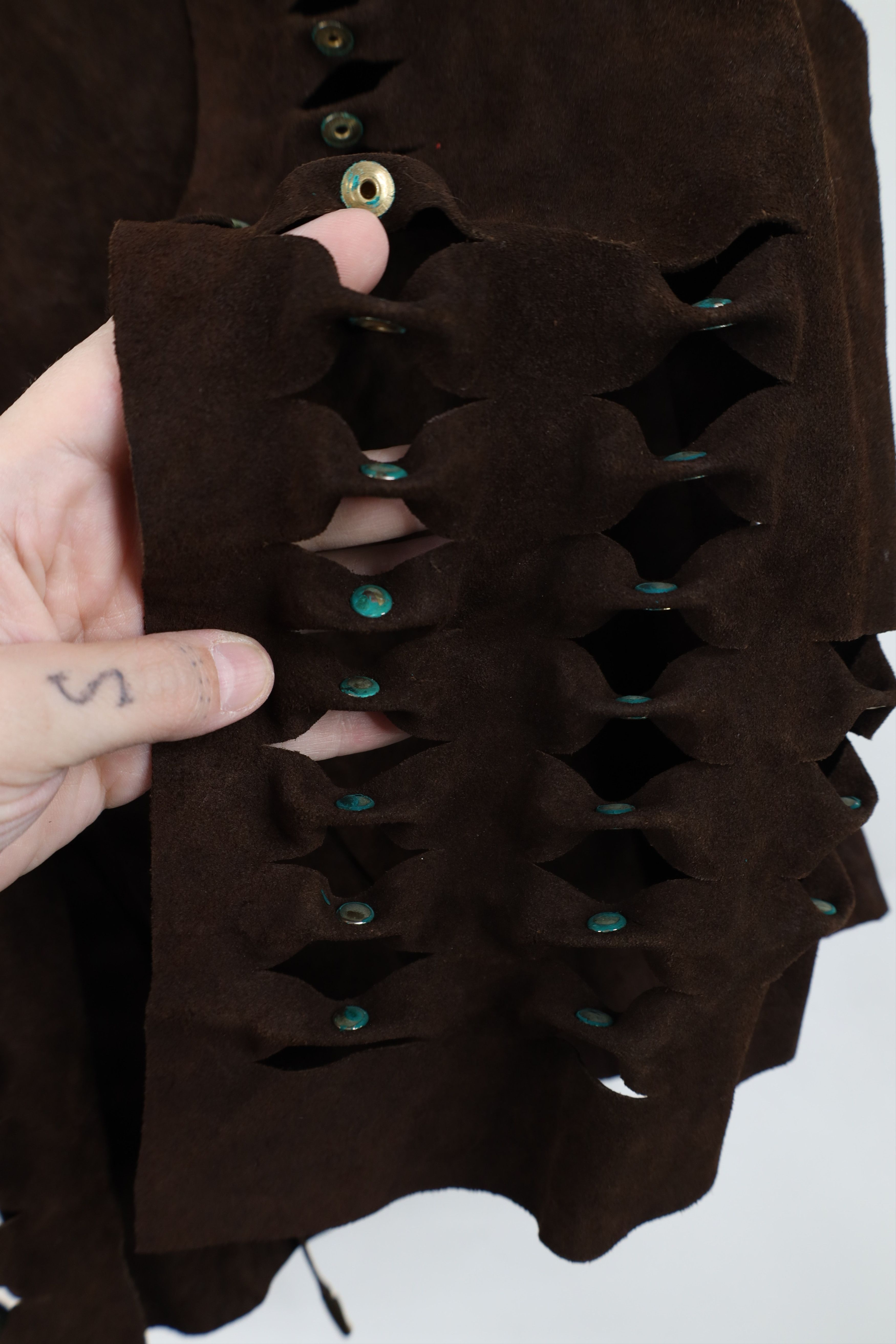 Vintage Vintage 60s 70s Boho Chic Riveted Suede Leather Vest Size M / US 6-8 / IT 42-44 - 5 Thumbnail