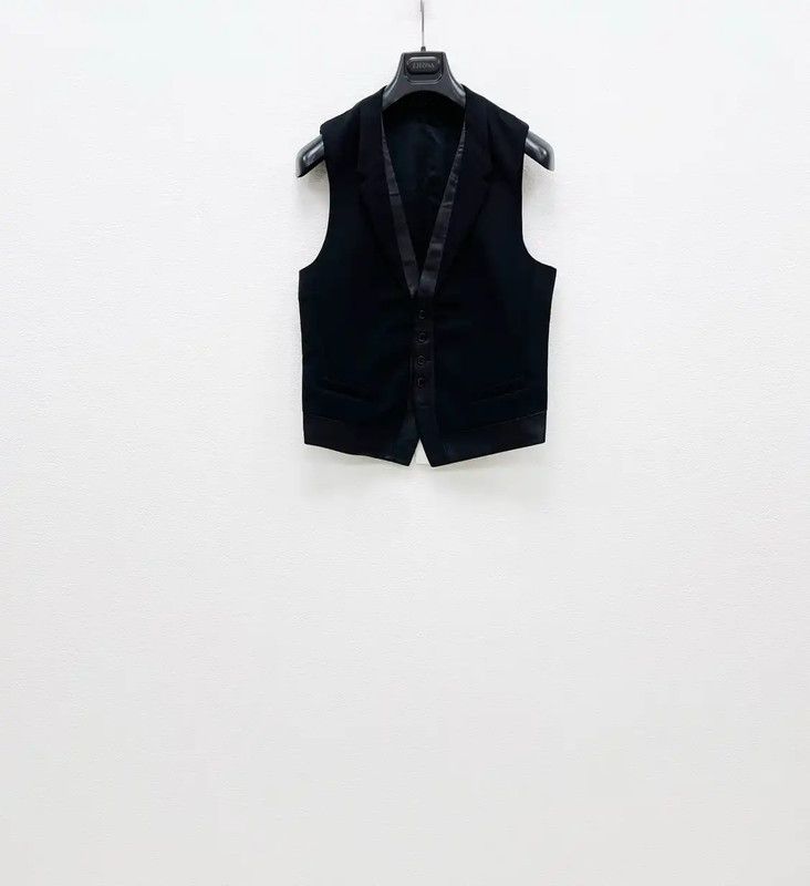 Neil Barrett NeIL Barrett Black Sleeveless Jacket for Men 0089 Size US S / EU 44-46 / 1 - 1 Thumbnail