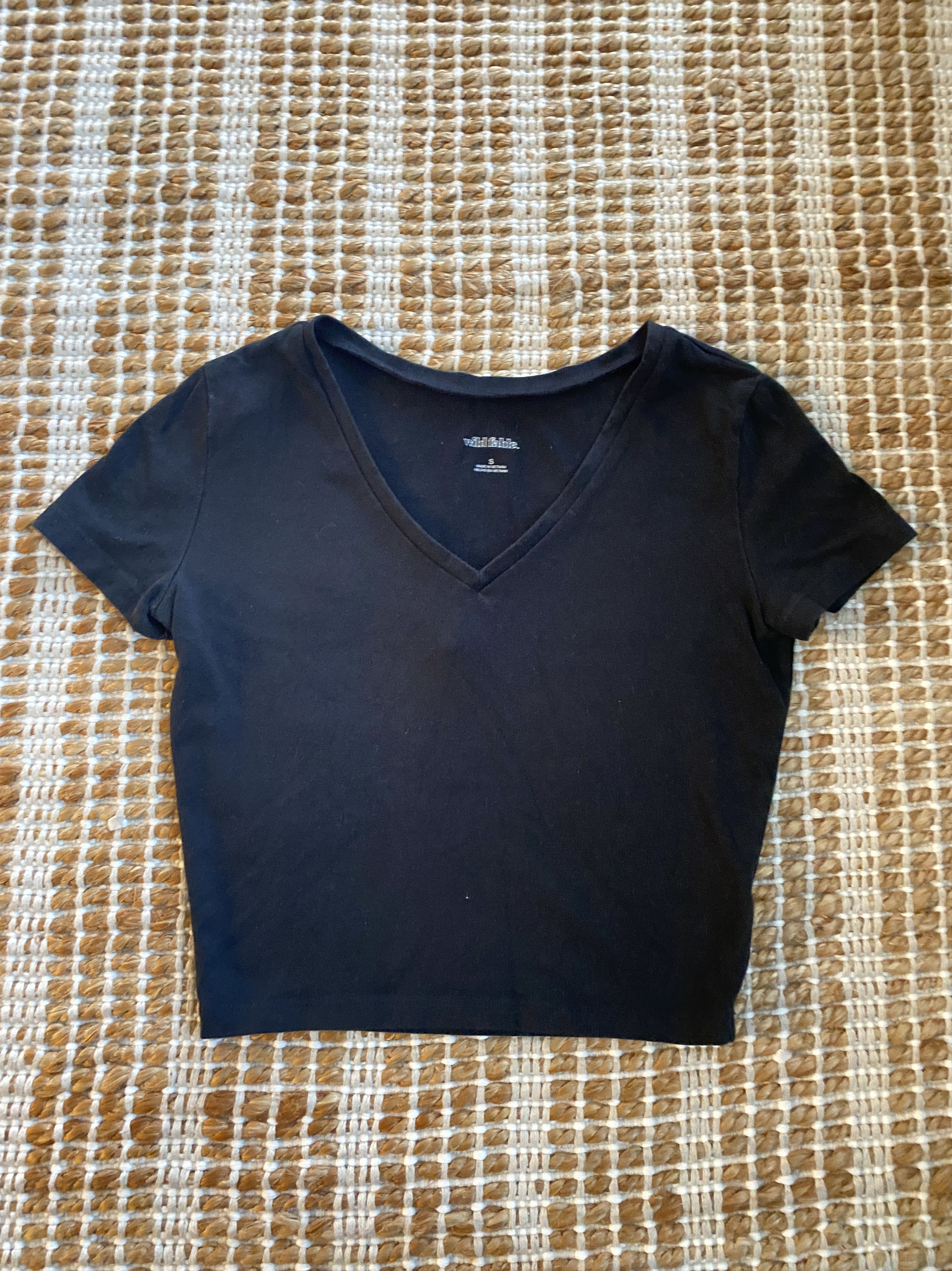 Other Wild Fable Women’s Short Sleeve V-Neck Cropped T-Shirt Size S / US 4 / IT 40 - 6 Thumbnail