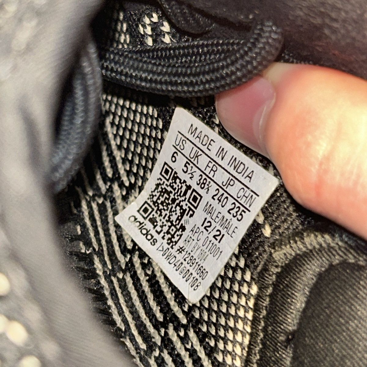 Yeezy Yeezy boost 350 v2 core black Size US 6 / EU 39 - 7 Thumbnail