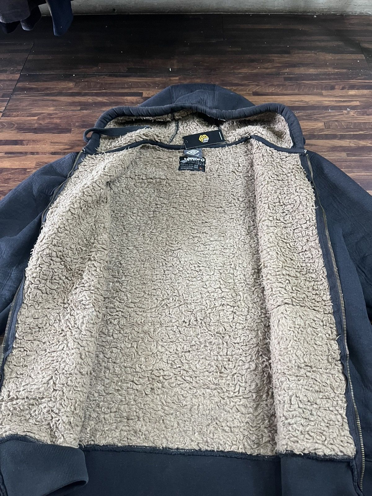 Umbro Vintage 90s Umbro Black boa hoodie parka Size US L / EU 52-54 / 3 - 5 Thumbnail
