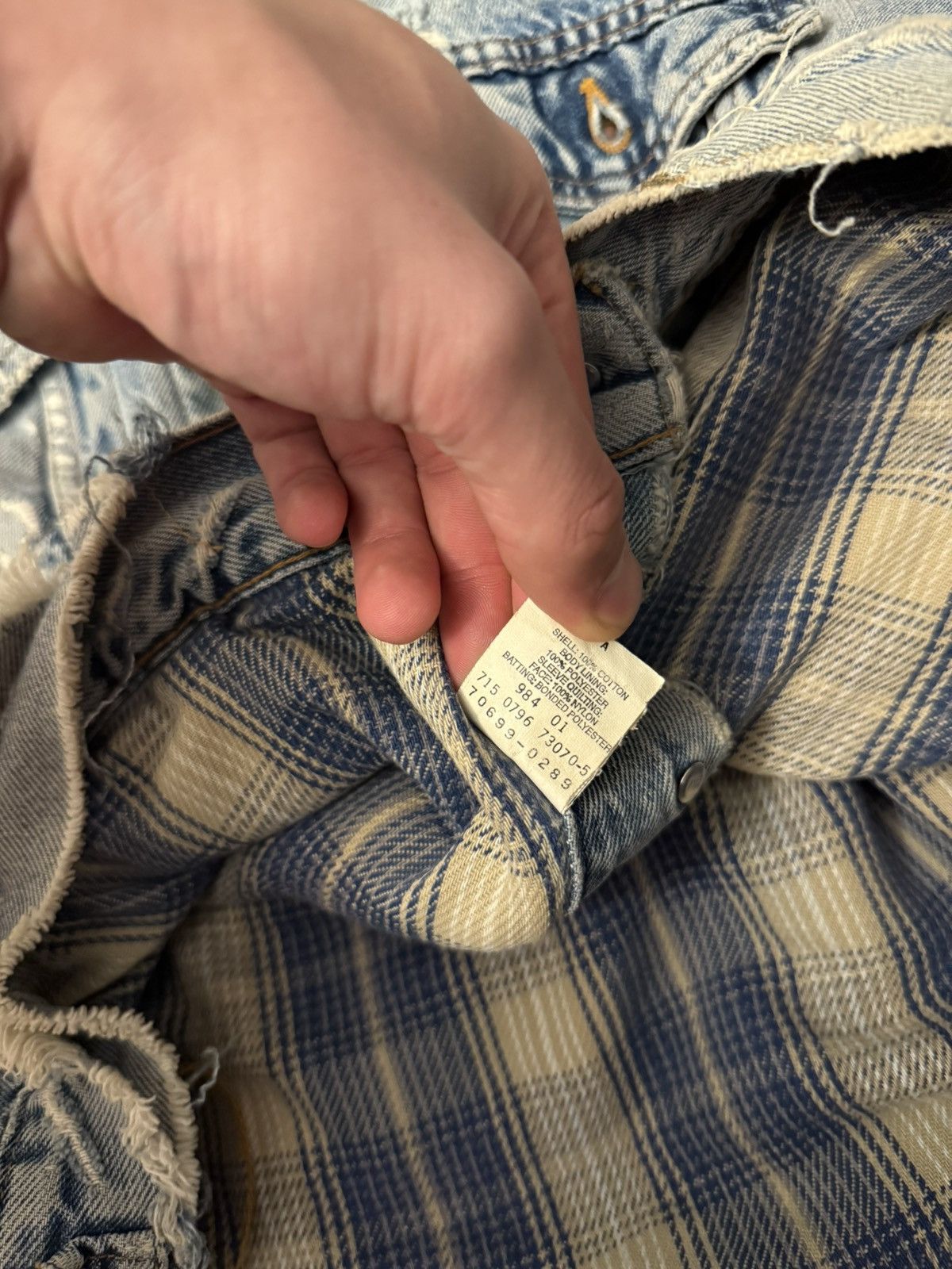 Vintage Vintage Levi’s Distressed Thrashed Denim Workwear Jacket Size US XL / EU 56 / 4 - 10 Thumbnail