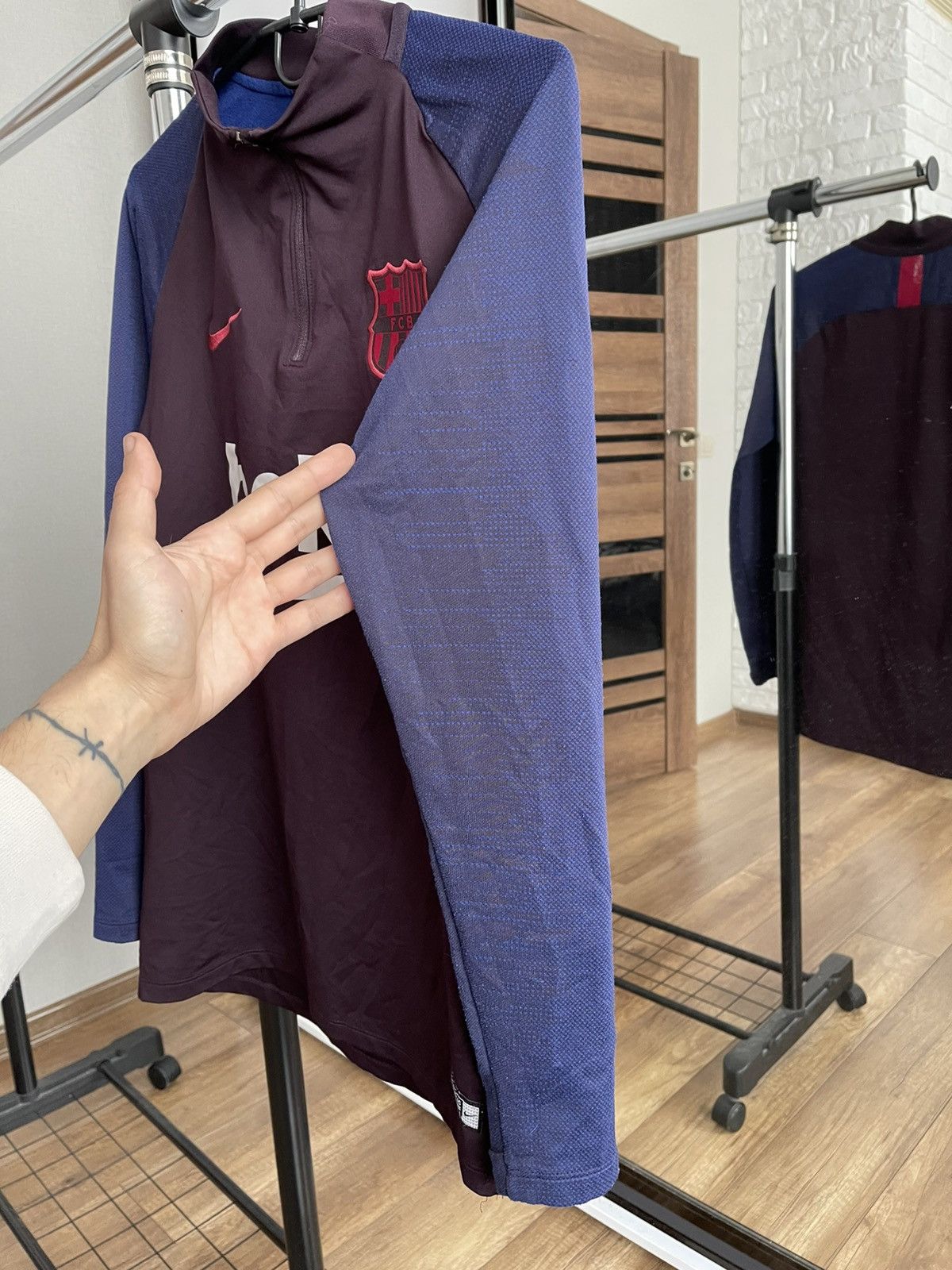 Other 2019/2020 Nike Barcelona Soccer Drill Top Jersey Sweatshirt Size US S / EU 44-46 / 1 - 13 Thumbnail