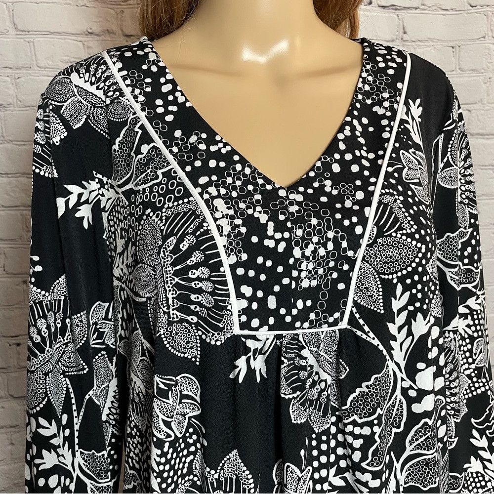 Other Susan Graver Floral Liquid Knit V-Neck Black White Tunic To Size L / US 10 / IT 46 - 2 Thumbnail