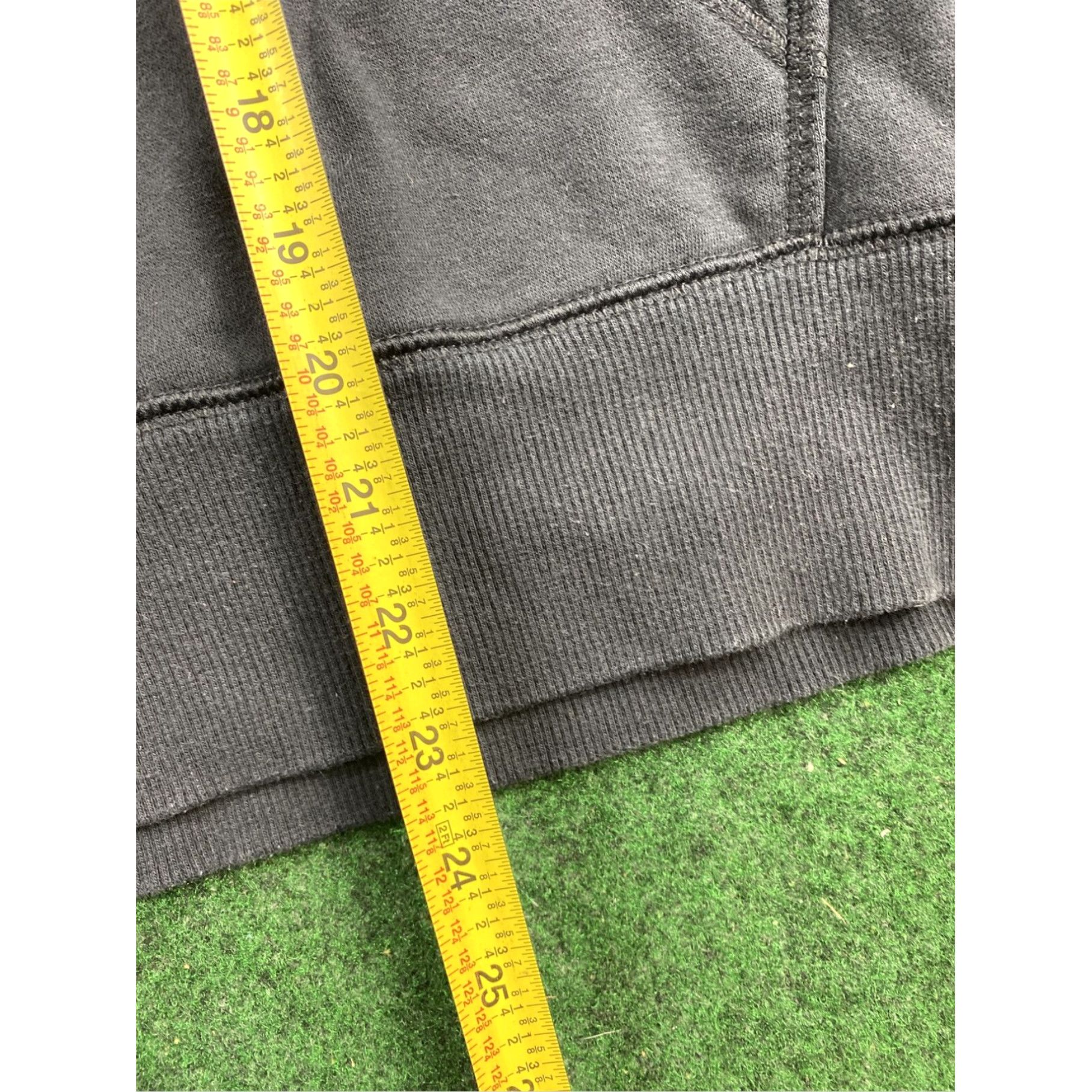 Nike Vintage Nike Small Swoosh Travis Scott Mini Check Sweatshirt Size M Size US M / EU 48-50 / 2 - 6 Thumbnail