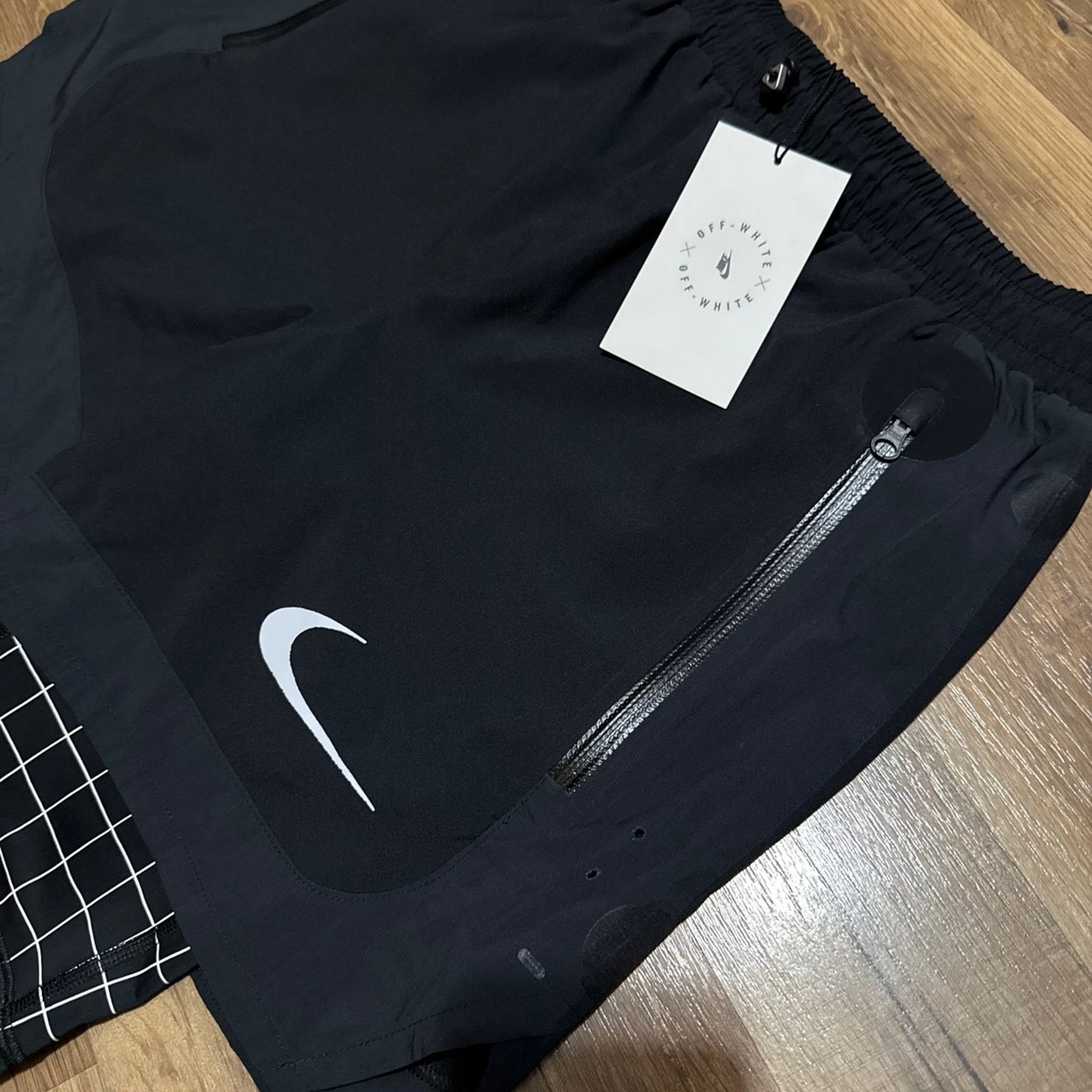 Nike Nike x Off-White Grid Black Shorts Size US 27 - 5 Thumbnail