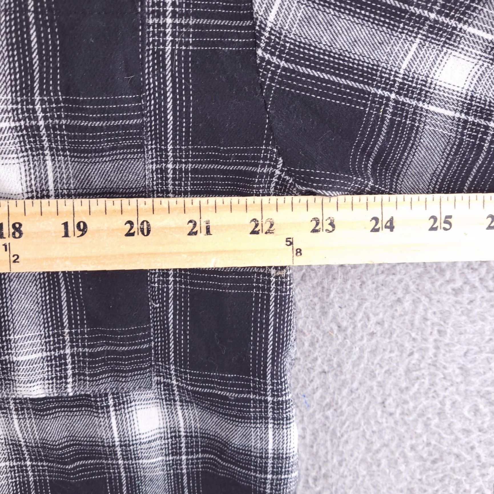 Shein Shein Shirt Womens L Flannel Black White Long Sleeve Button-Up Plaid Cropped Colorful Womens Large Button-Up Shirts - Mens, Womens Size L / US 10 / IT 46 - 5 Thumbnail