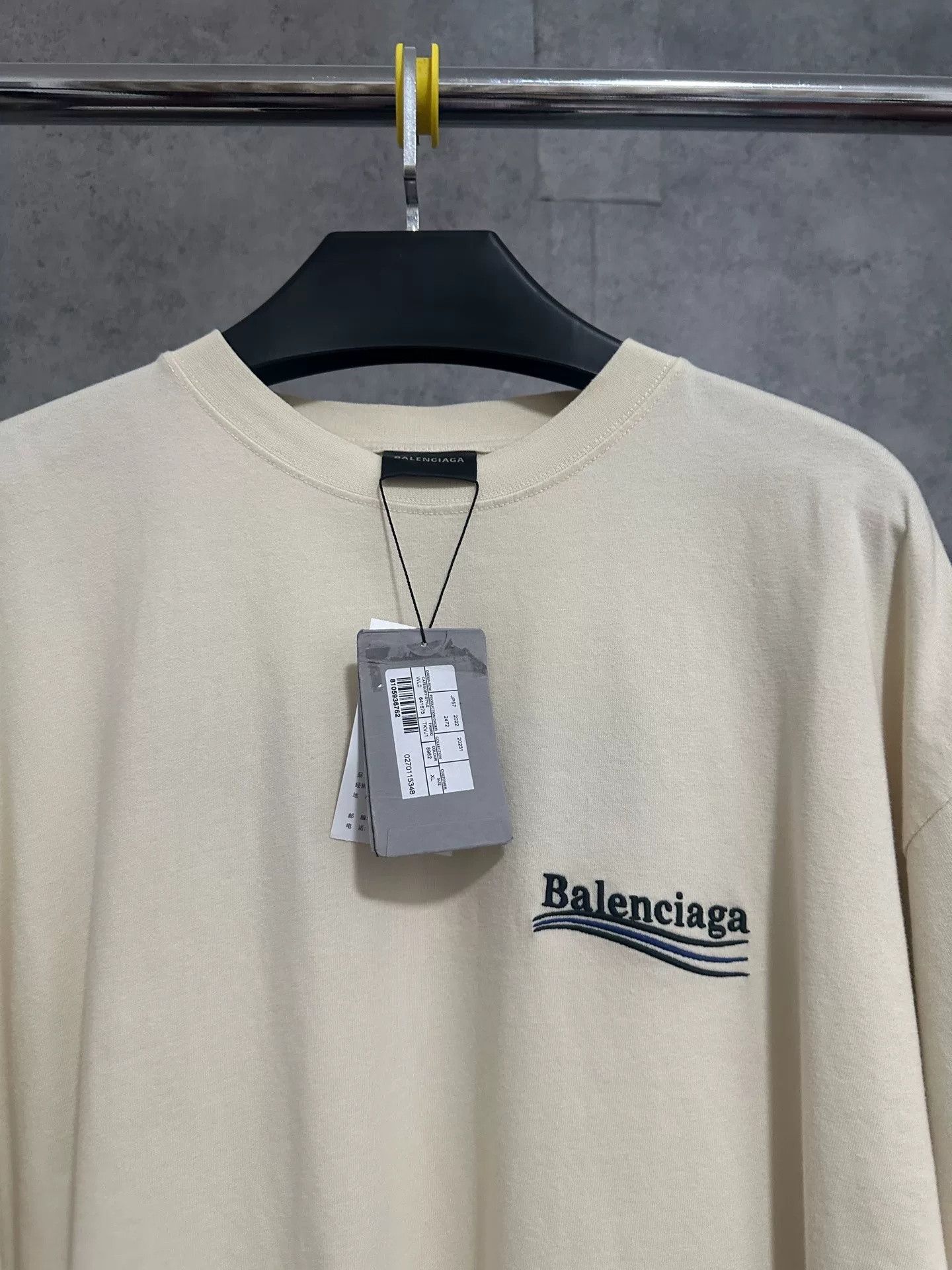 Balenciaga Balenciaga Coke Wave Logo Short-Sleeve T-Shirt Size US XL / EU 56 / 4 - 2 Thumbnail