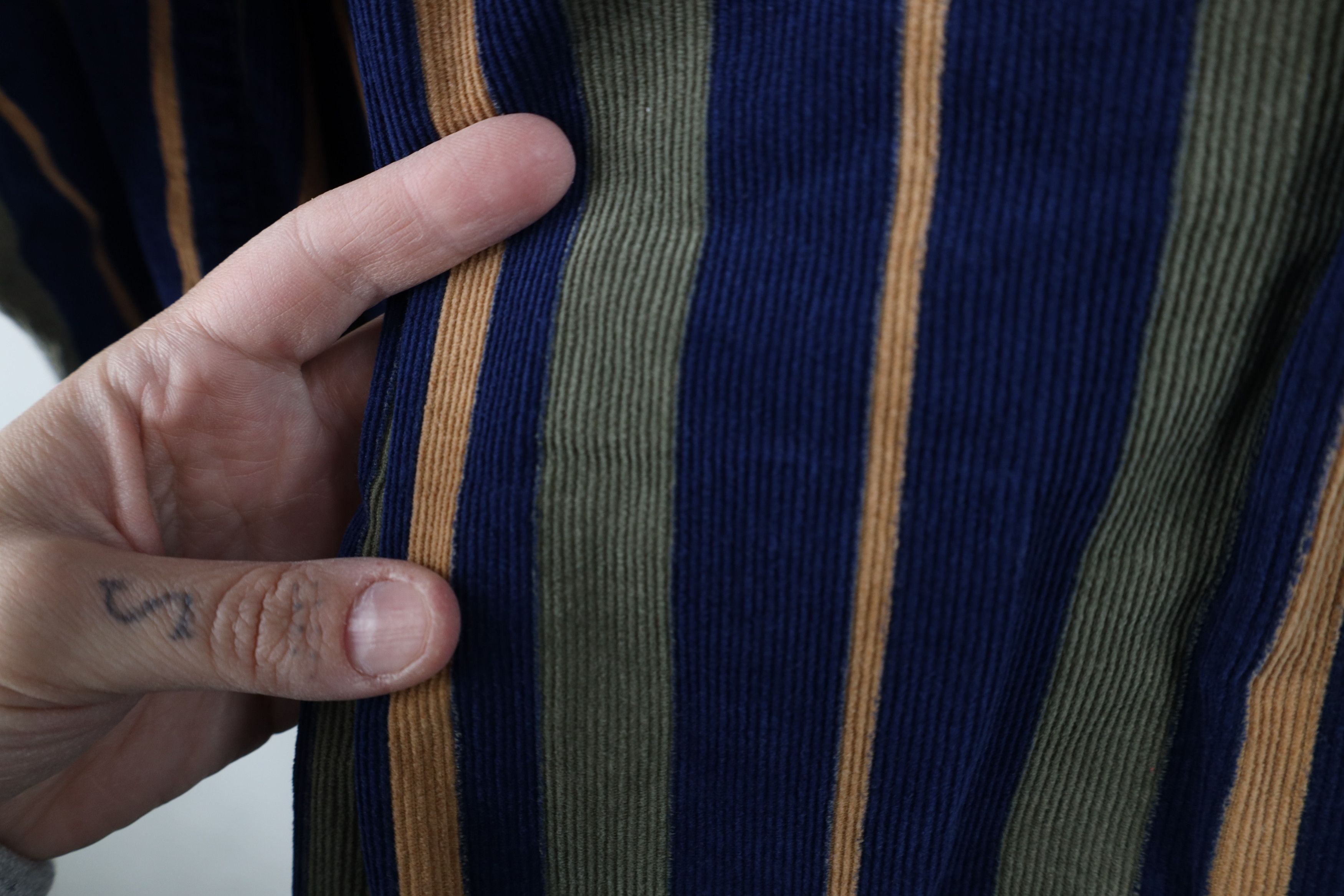 Vintage Vintage 90s Streetwear Striped Corduroy Button Down Shirt Size US L / EU 52-54 / 3 - 11 Thumbnail