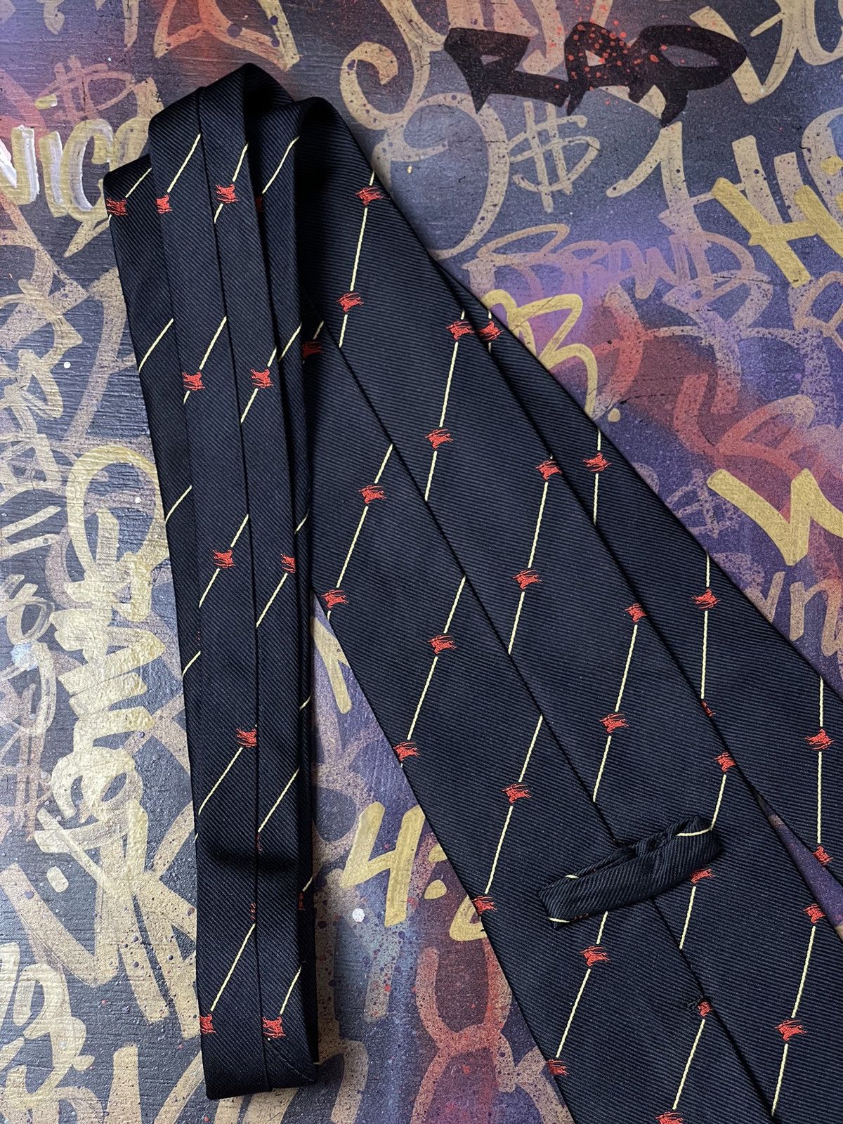 Burberry Burberrys Vintage Luxury Italian Silk Tie Size ONE SIZE - 3 Thumbnail
