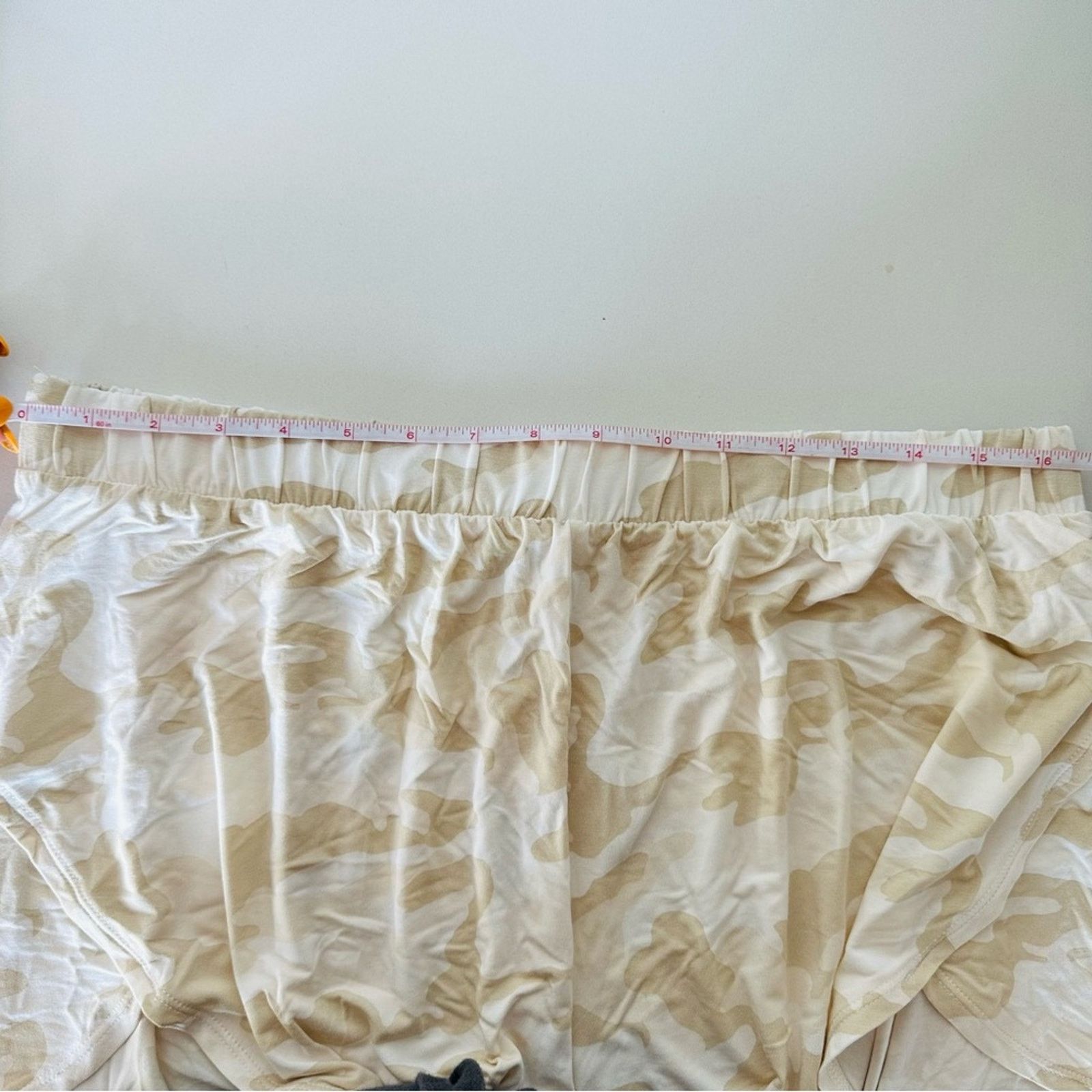 Old Navy NEW OLD NAVY White Beige Tan Camo Print Lounge Mini Shorts Size 32" / US 10 / IT 46 - 9 Thumbnail