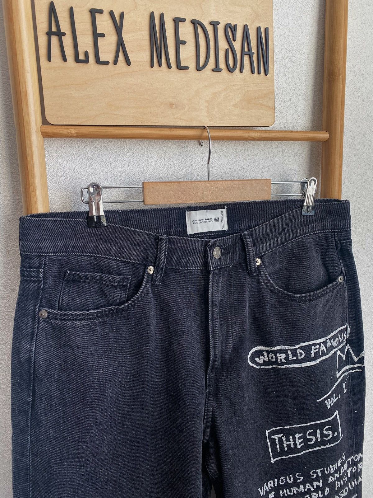 H&M × Jean-Michel Basquiat × Who Decides War Who Decides War Baggy denim jeans H&M x Basquiat x Ev&Tela Size US 33 - 3 Thumbnail