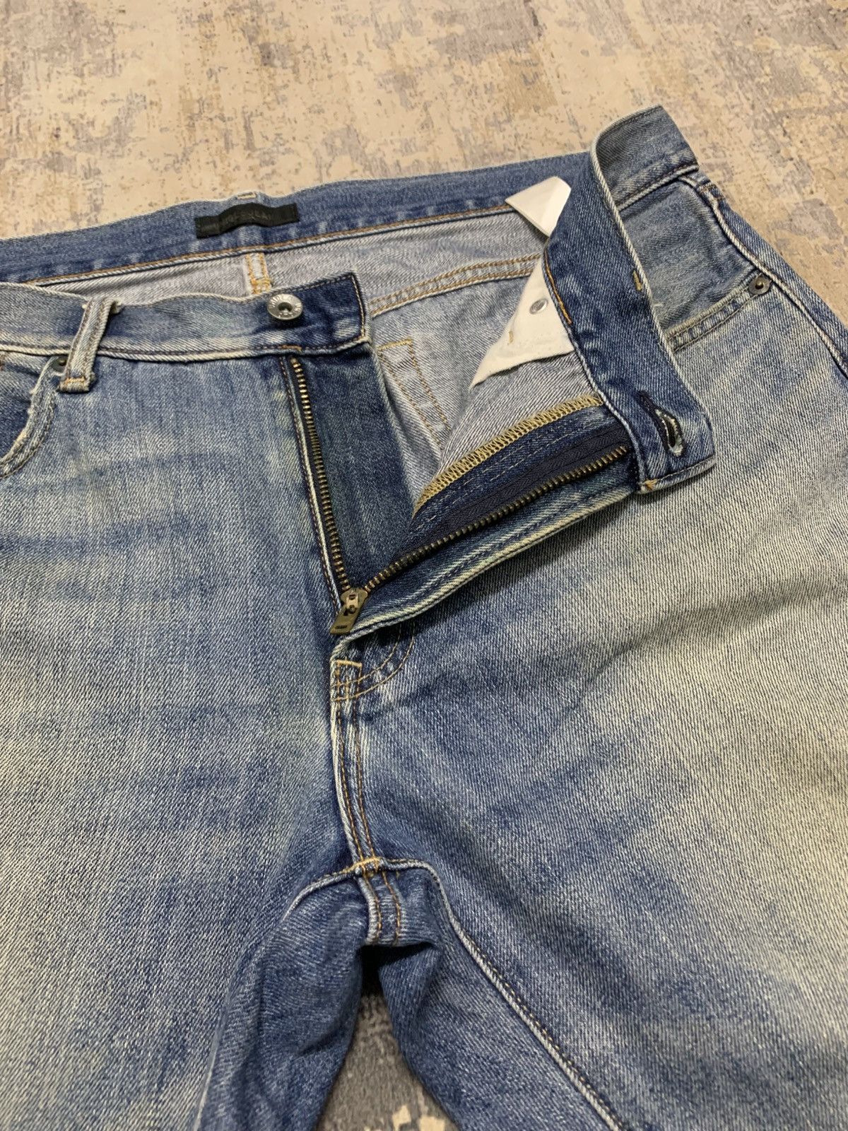 Uniqlo Vintage Uniqlo Faded Blue Washed Denim Size US 37 - 5 Thumbnail