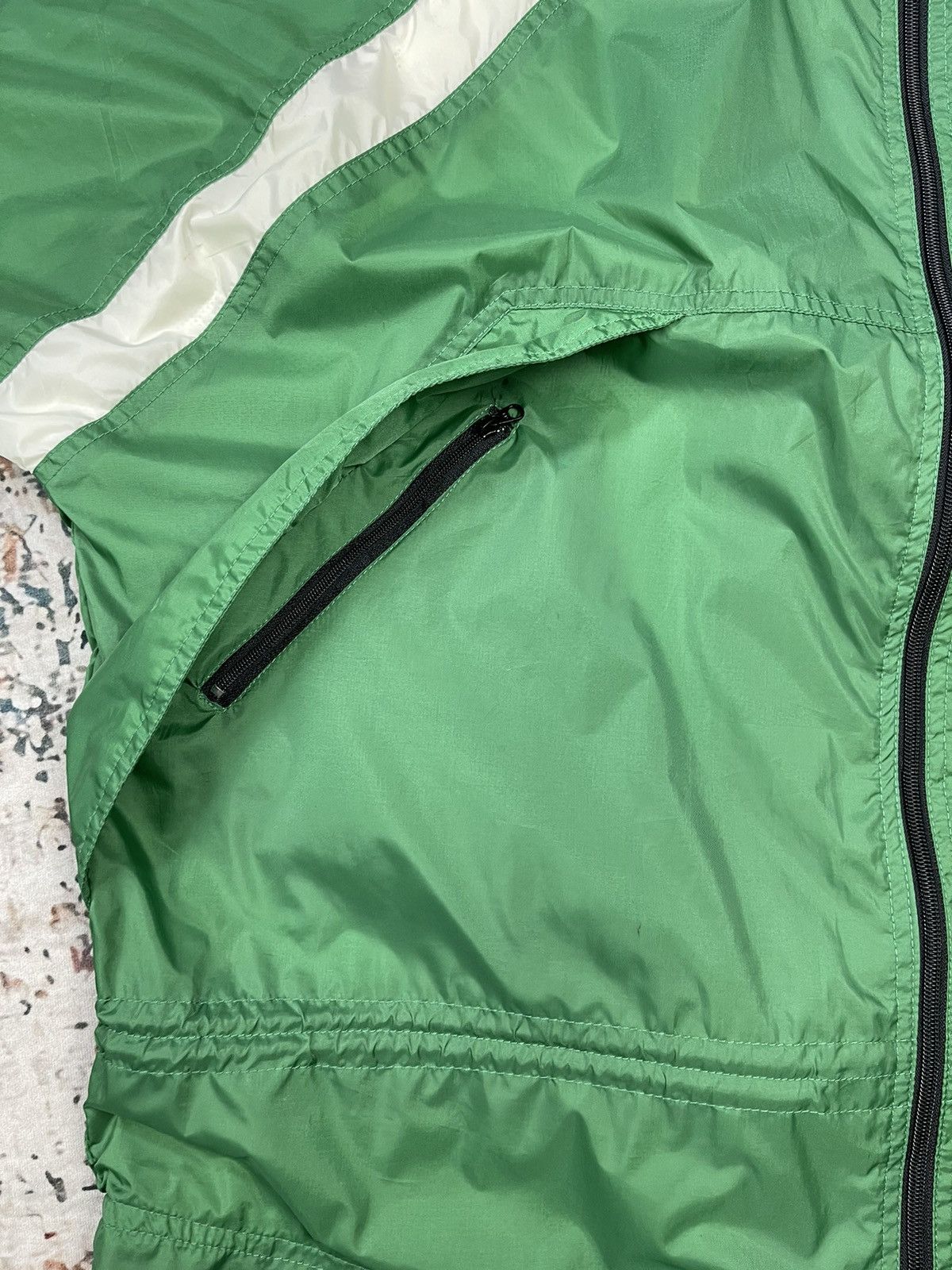 Nike Vintage 90s Nike Retro Green White Windbreaker Jackets Size US M / EU 48-50 / 2 - 10 Thumbnail