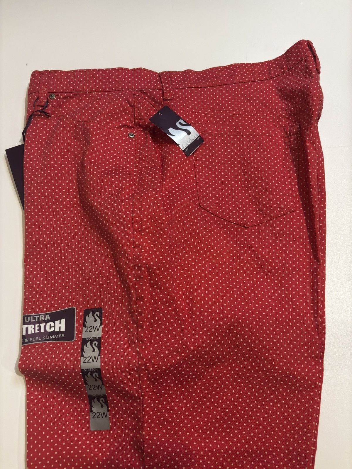 Gloria Vanderbilt Fruit punch polka dot Capri Pants.wp5656 Size 42" / US 20 - 9 Thumbnail
