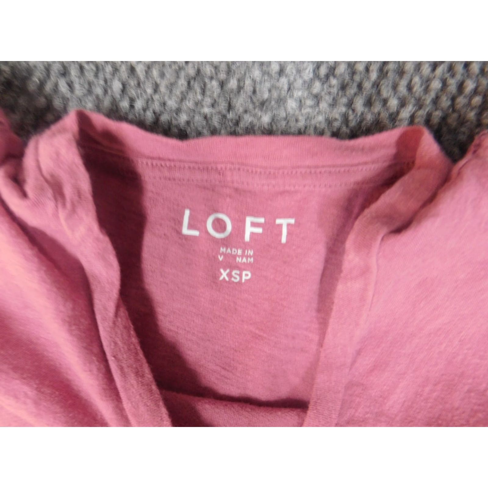 Ann Taylor Loft Ann Taylor Blouse Shirt Womens Petites Pink XS PXS Short Sleeve Crew Neck Pullover Solid Button Casual Stretch Size XS / US 0-2 / IT 36-38 - 5 Thumbnail