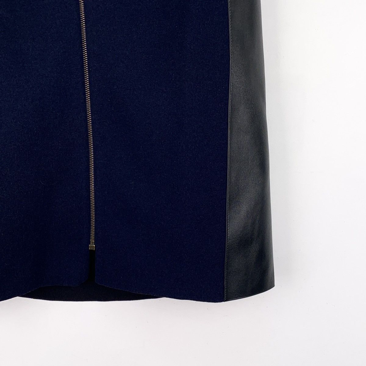 Louis Vuitton Louis Vuitton 2023 Navy Long Wool Skirt K26WX Size 27" / US 4 / IT 40 - 4 Thumbnail