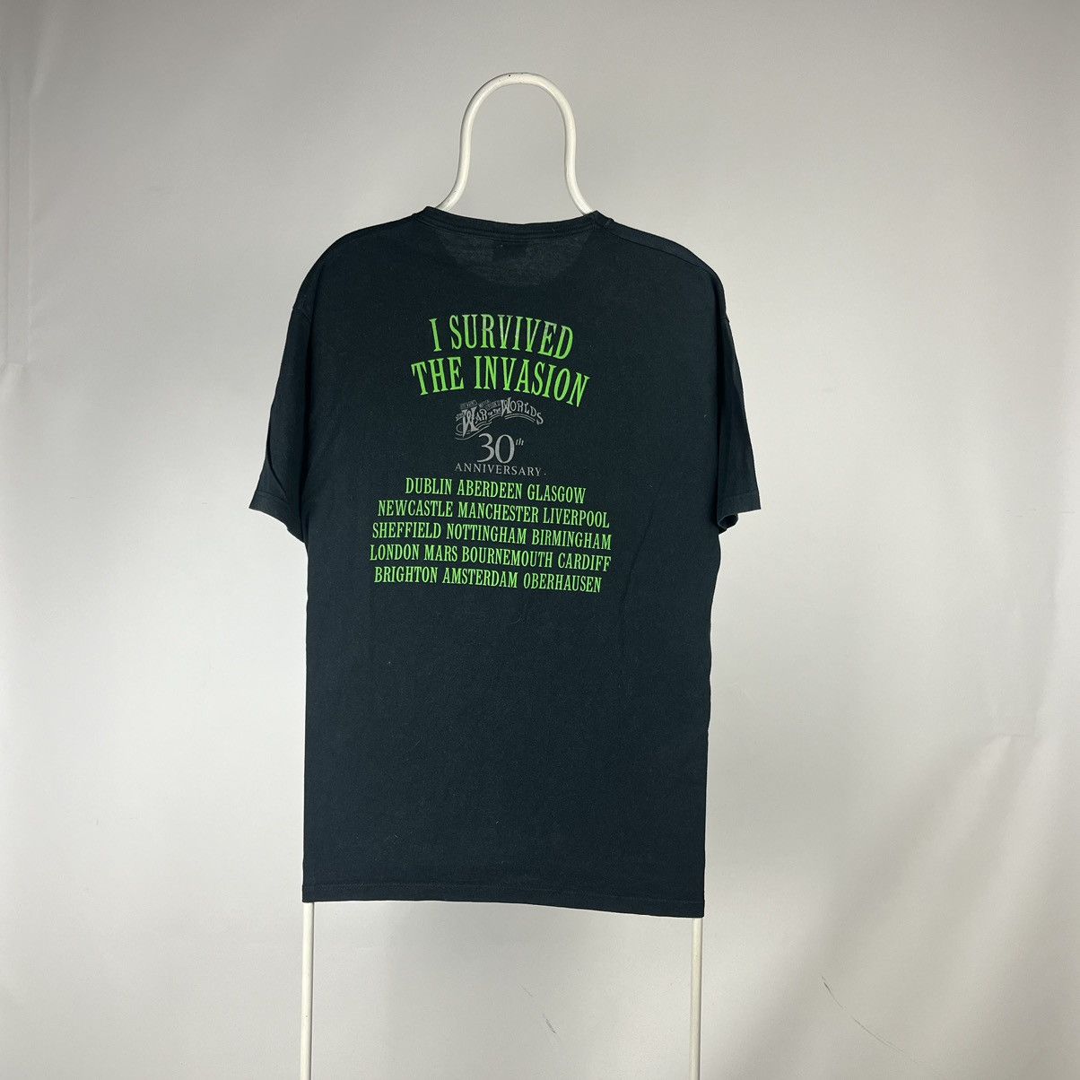 Band Tees War of the worlds Tshirt movie vintage size XLarge Size US XL / EU 56 / 4 - 2 Thumbnail