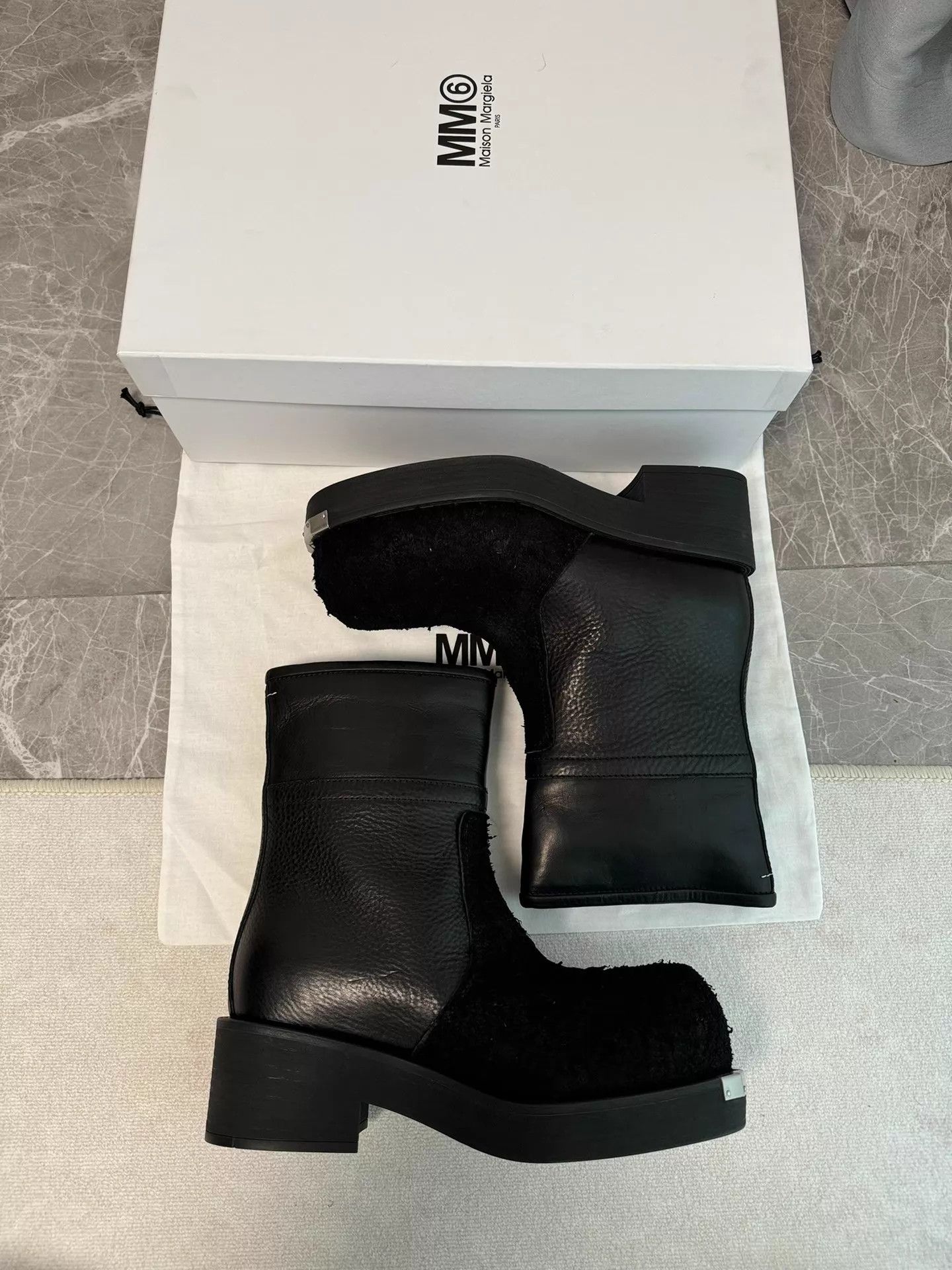 MM6 MM6 Maison Margiela Distressed Toe Mickey Head Fur Boot Size US 7.5 / IT 37.5 - 6 Thumbnail