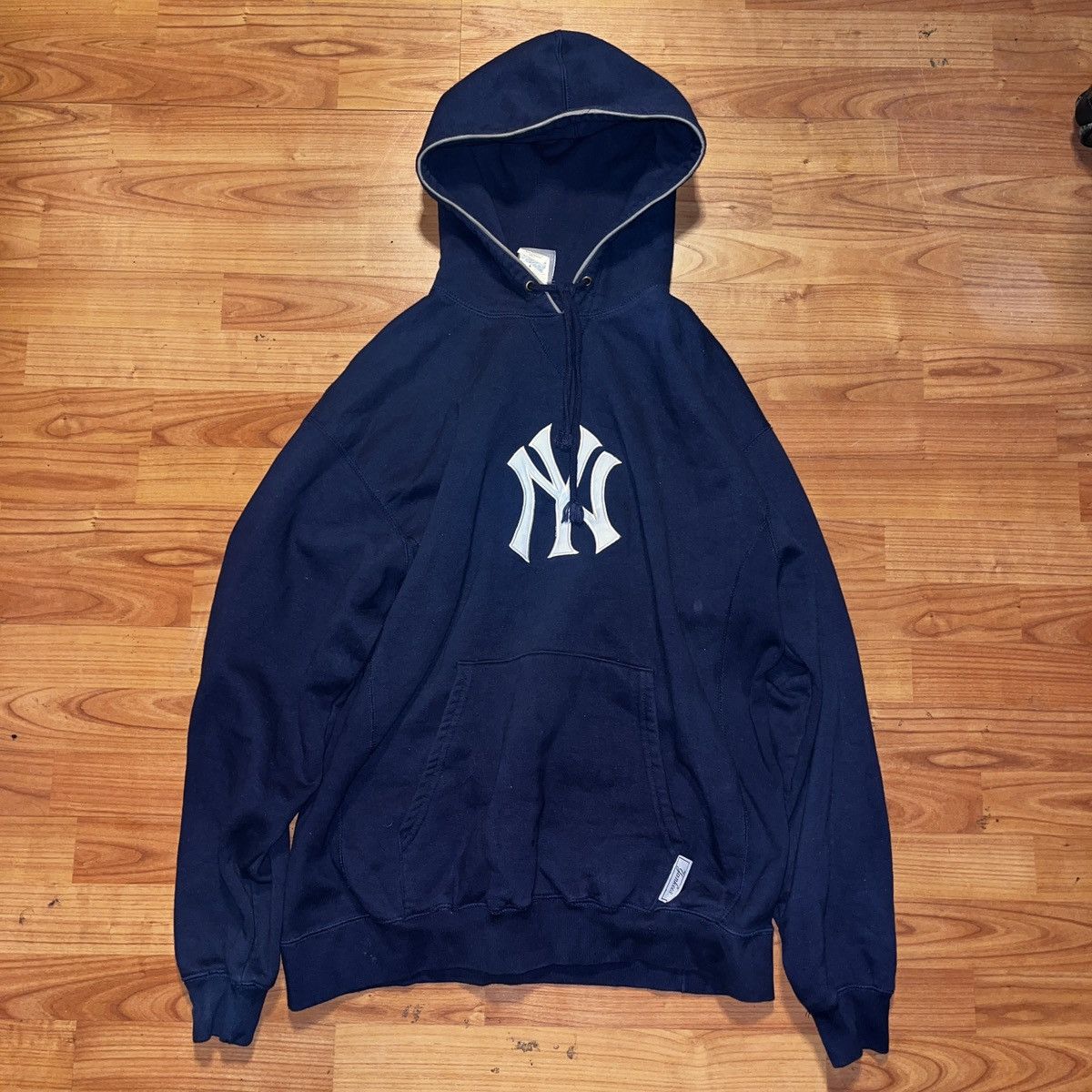 Other Vintage New York Yankees Navy Hoodie Size L Size US L / EU 52-54 / 3 - 1 Thumbnail
