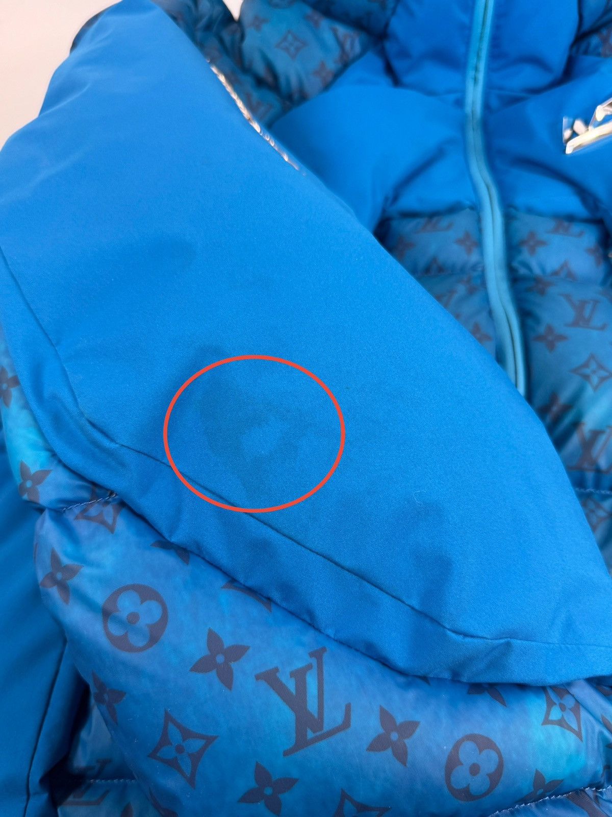 Louis Vuitton 2054 HEAT & WATER SENSITIVE MONOGRAM PRINT PUFFER JACKET Size US L / EU 52-54 / 3 - 16 Thumbnail