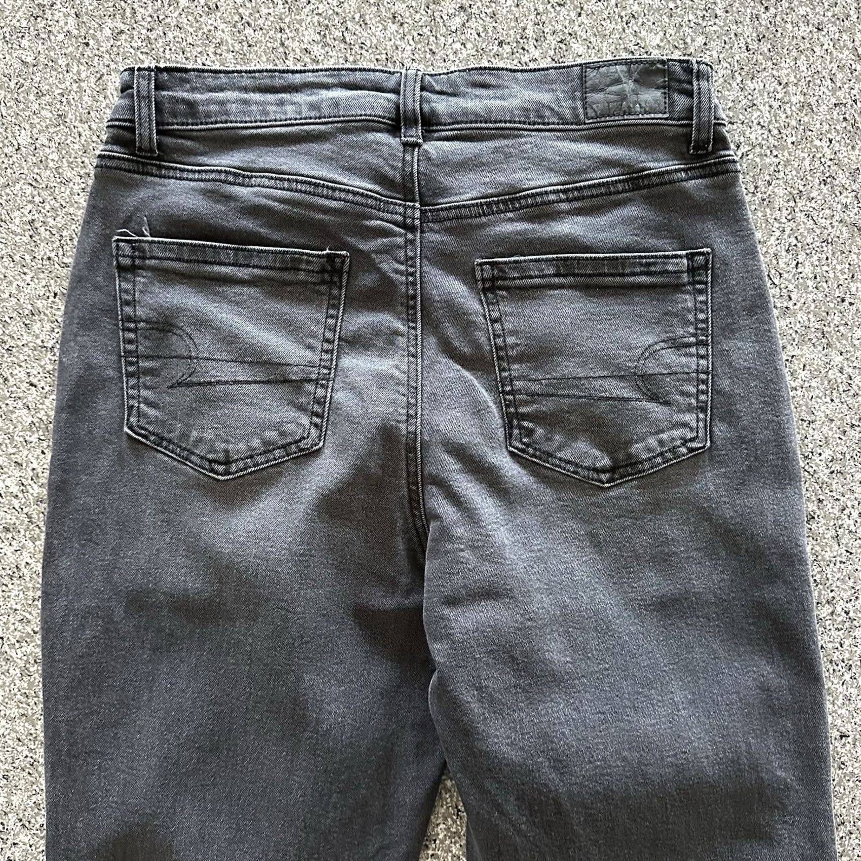 American Eagle Outfitters VINTAGE American Eagle Jeans Womens 8 R 30x28 High Waist Mom Relaxed Tapered Black Size 30" / US 8 / IT 44 - 4 Thumbnail