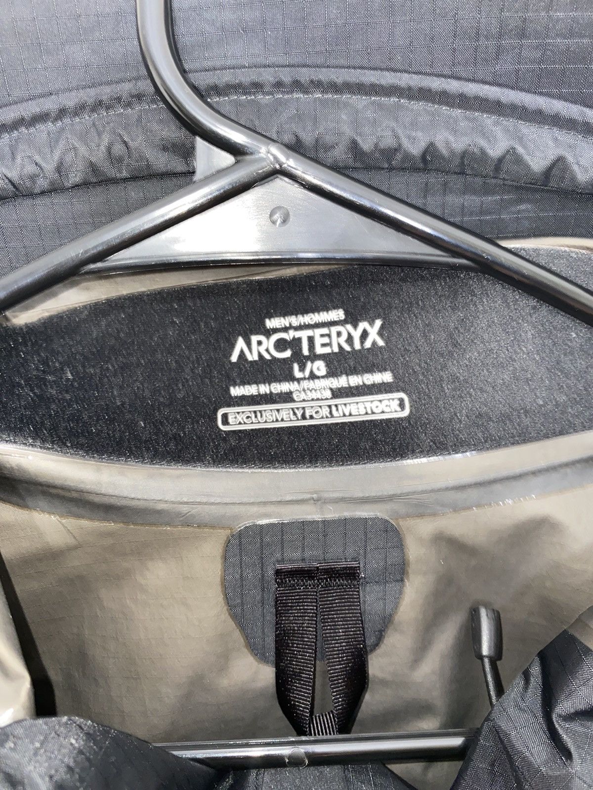 Arc'teryx × Goretex Arcteryx x Livestock Canada Color-blocked Beta LT Jacket Size US L / EU 52-54 / 3 - 7 Thumbnail