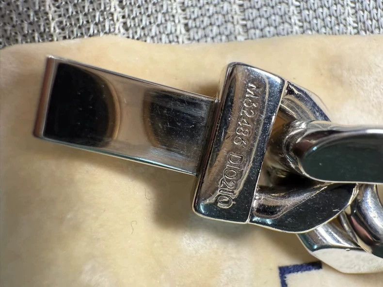 Louis Vuitton Louis Vuitton Louis Vuitton Cuban Bracelet with Dust Bag-2 Size ONE SIZE - 3 Thumbnail